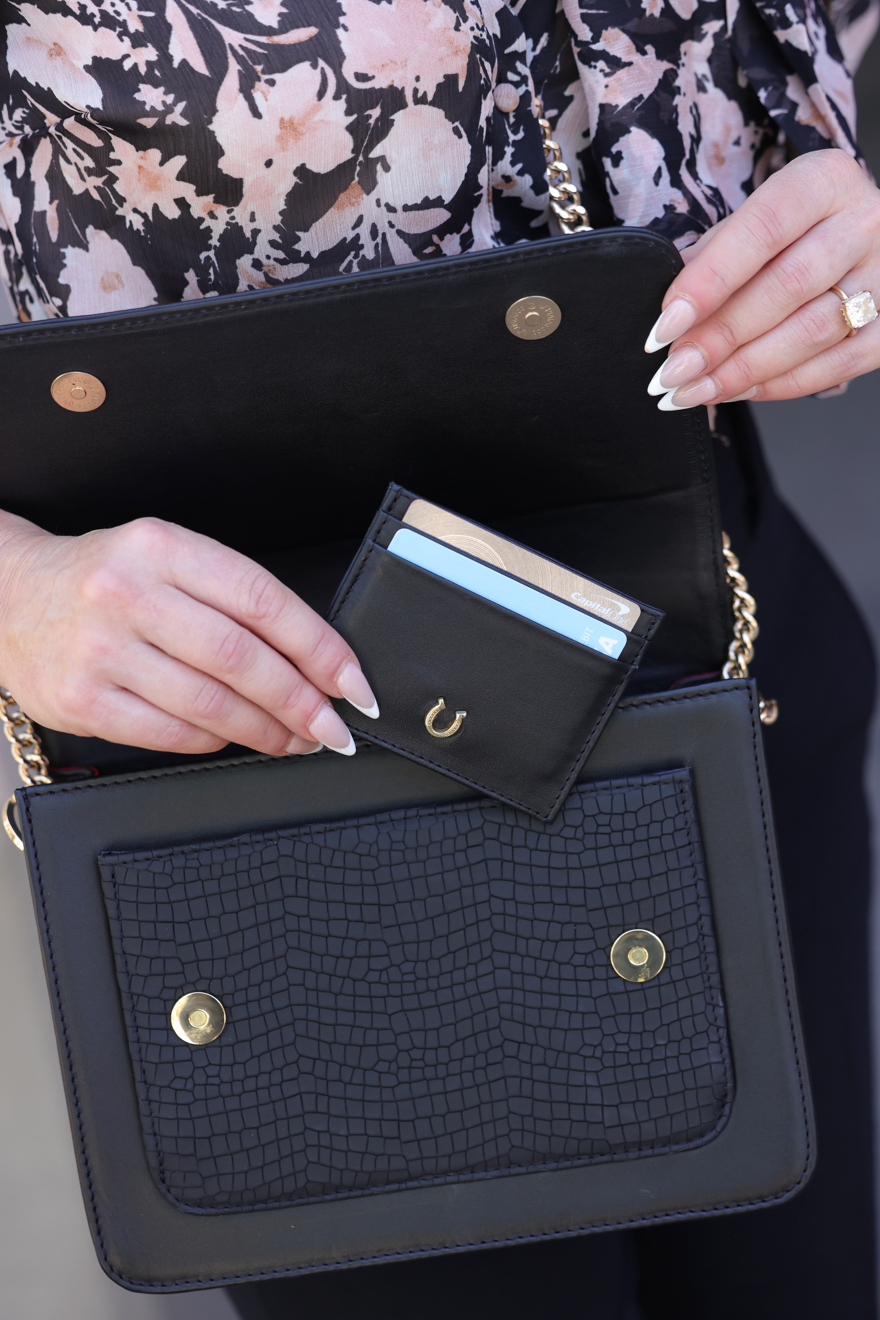 esquivias stylish equestrian aria leather card case