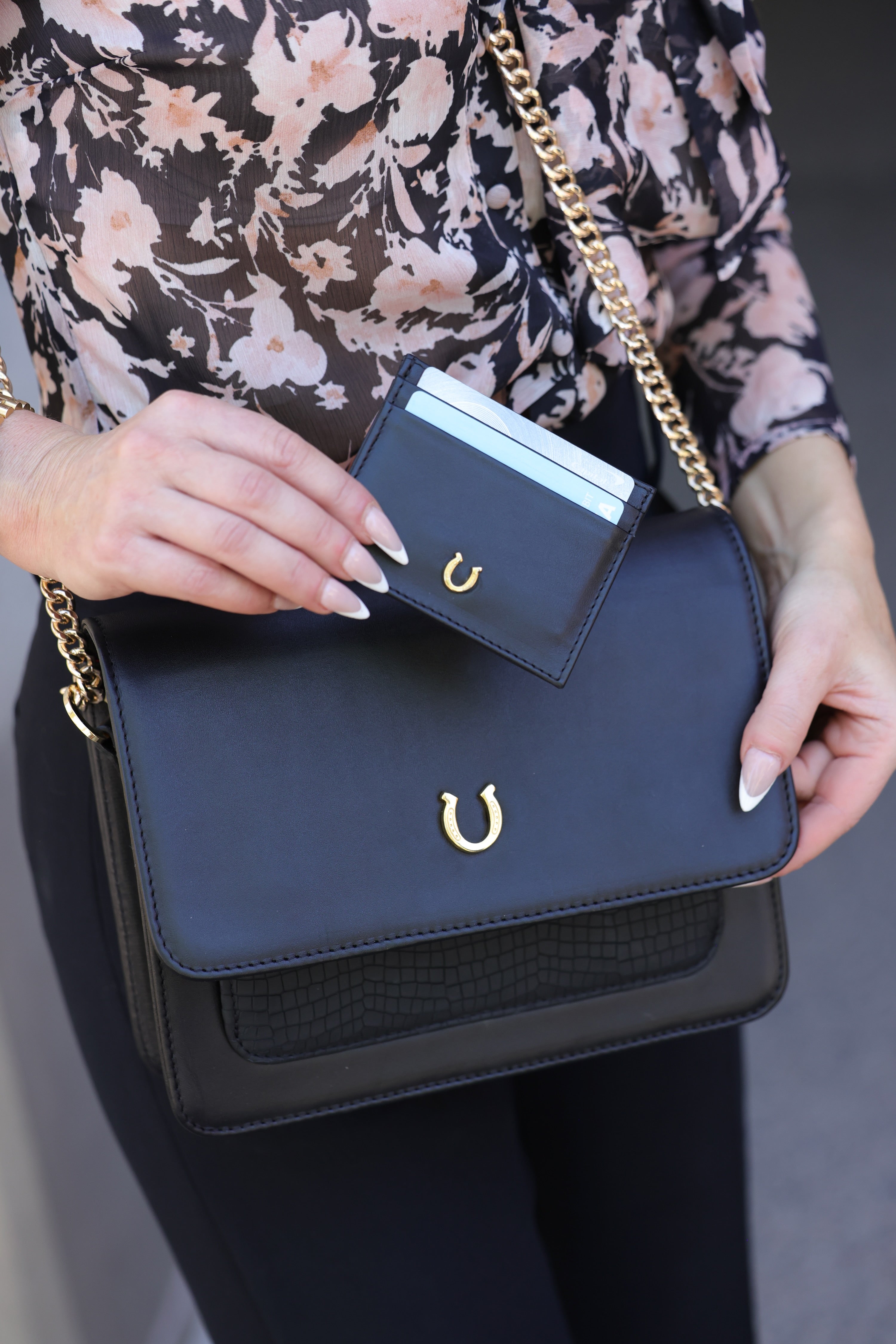 esquivias stylish equestrian aria leather card case