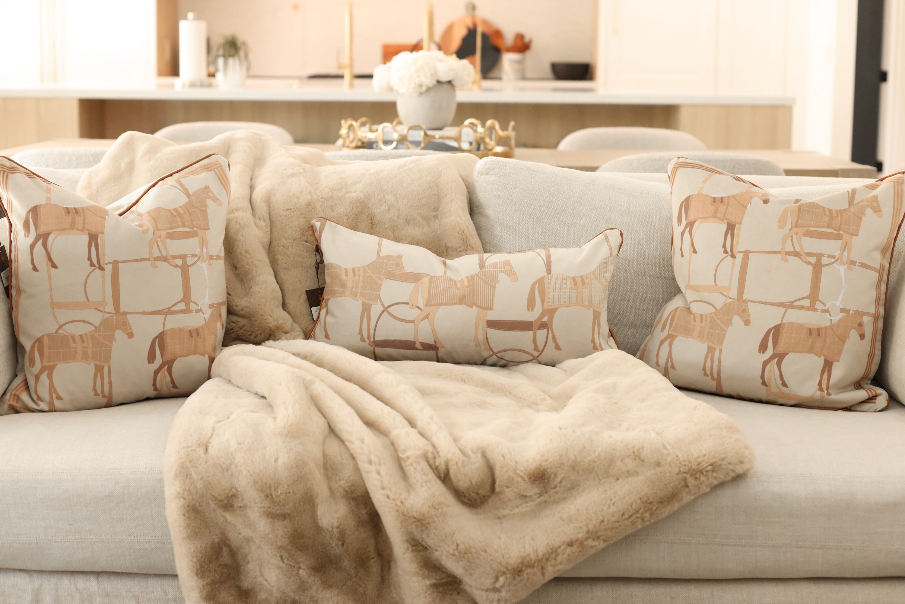 adamsbro stylish equestrian cavalo horse velvet pillow