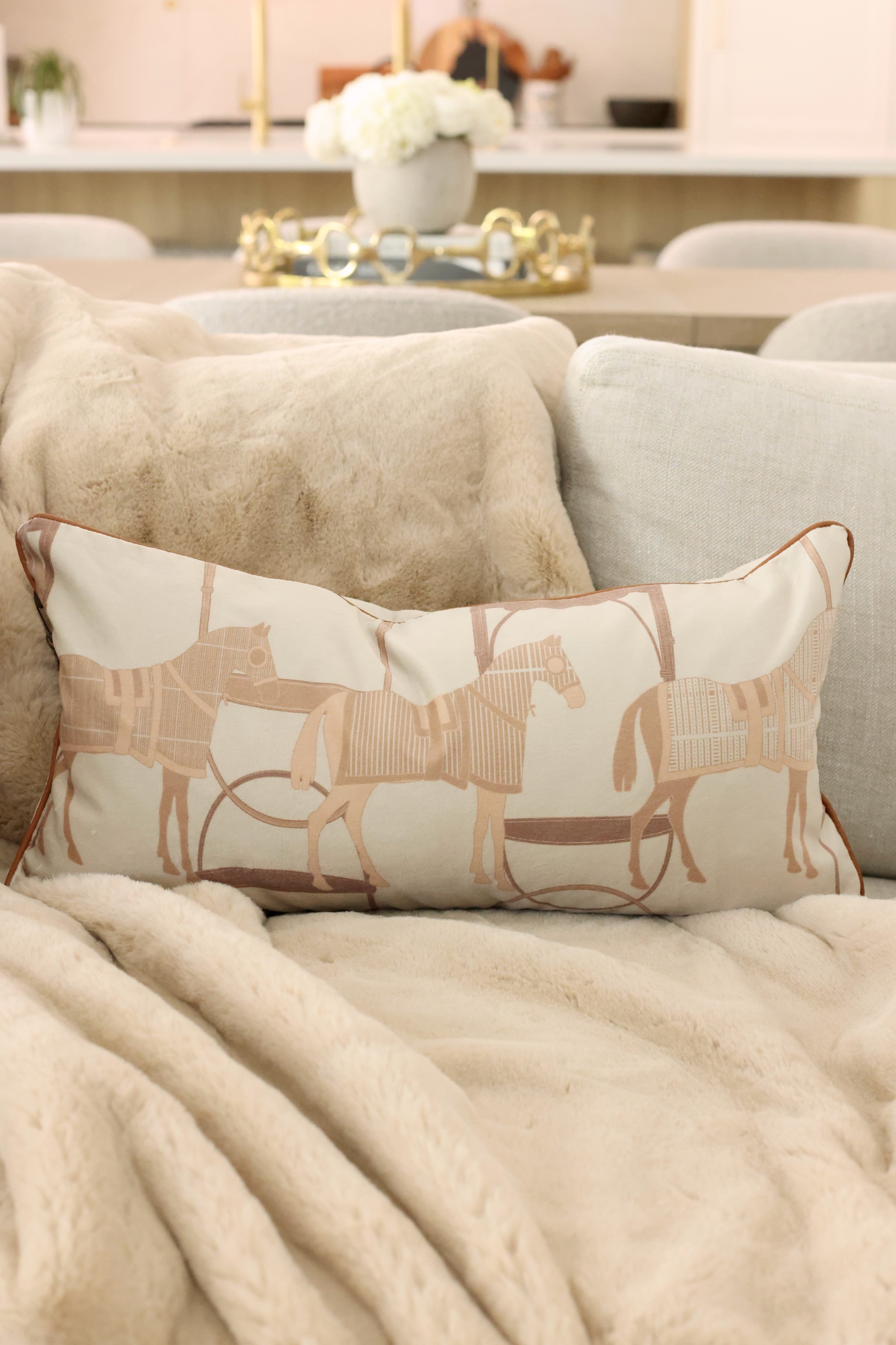 adamsbro stylish equestrian cavalo horse velvet lumbar pillow