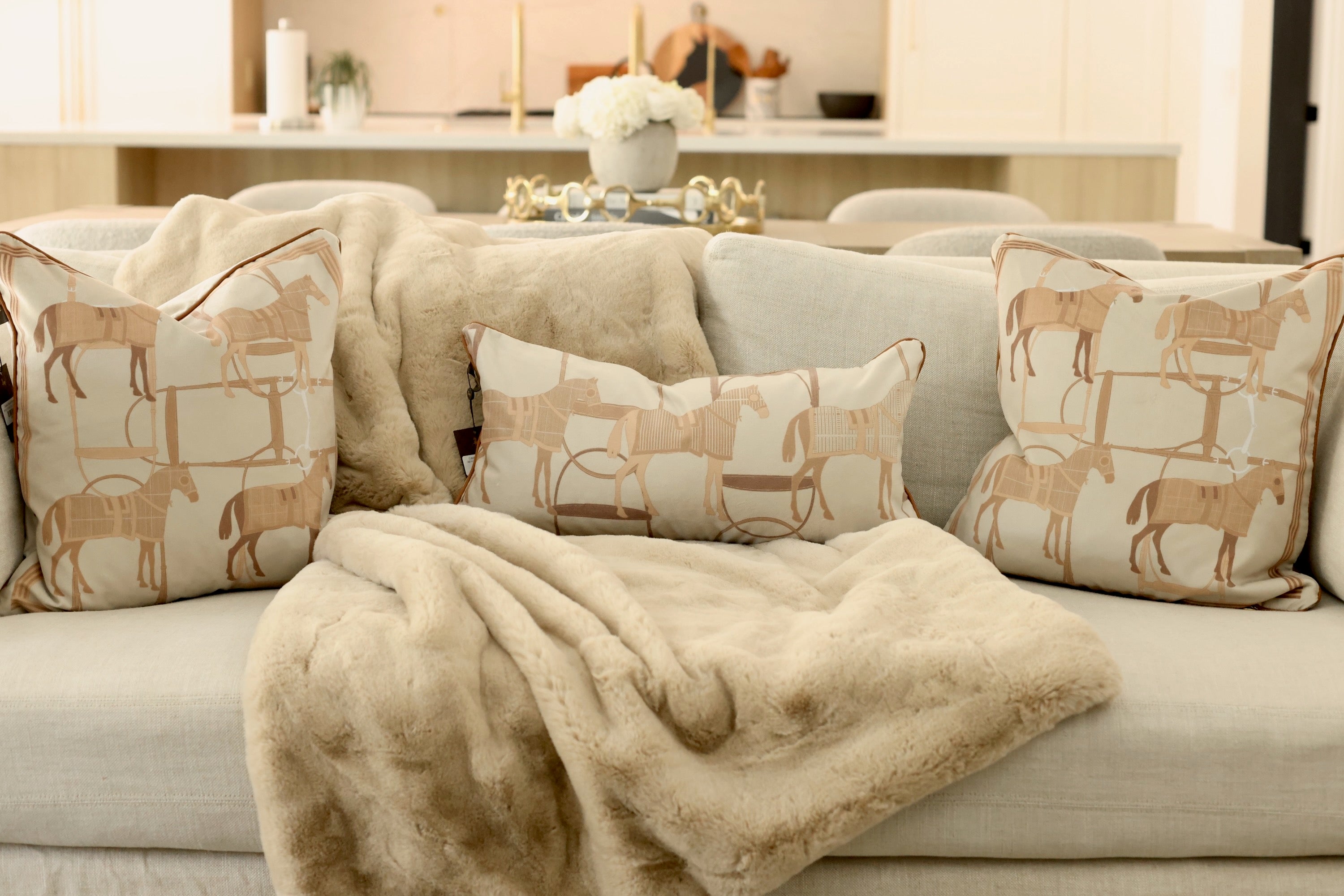 adamsbro stylish equestrian cavalo horse velvet lumbar pillow