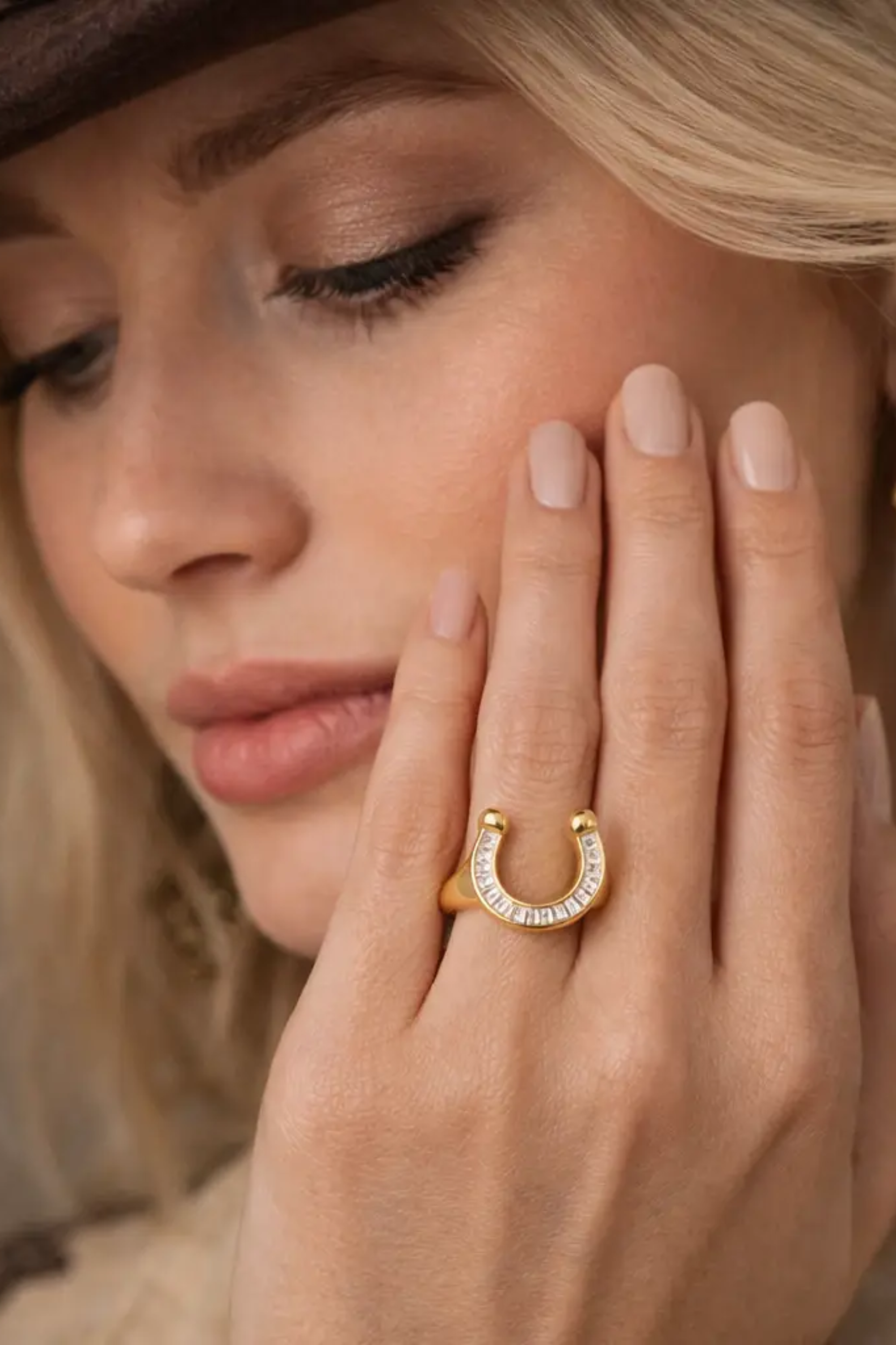 Devon Horseshoe Signet Ring - Gold