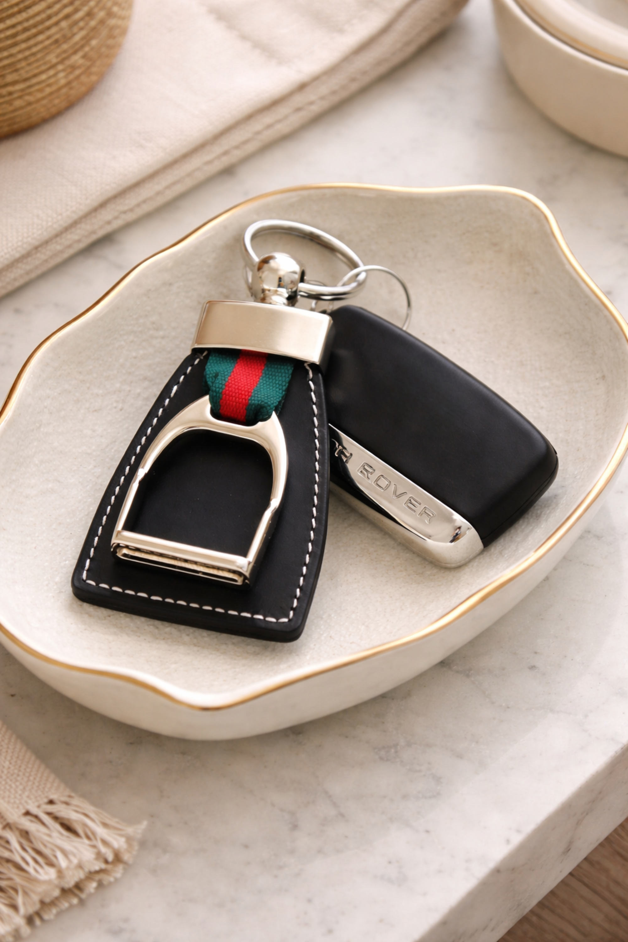 Em Stirrup Key Ring - Black