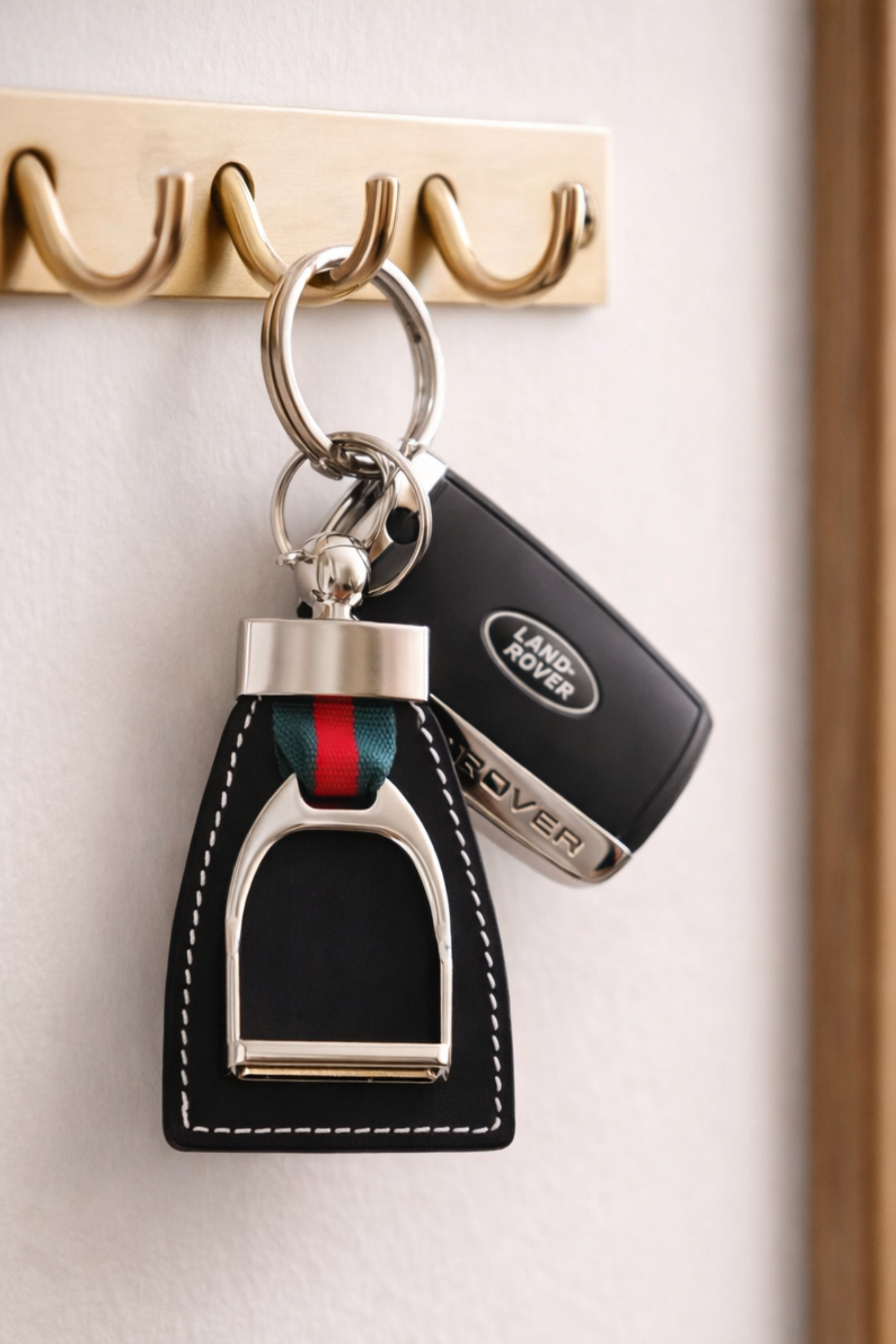 Em Stirrup Key Ring - Black