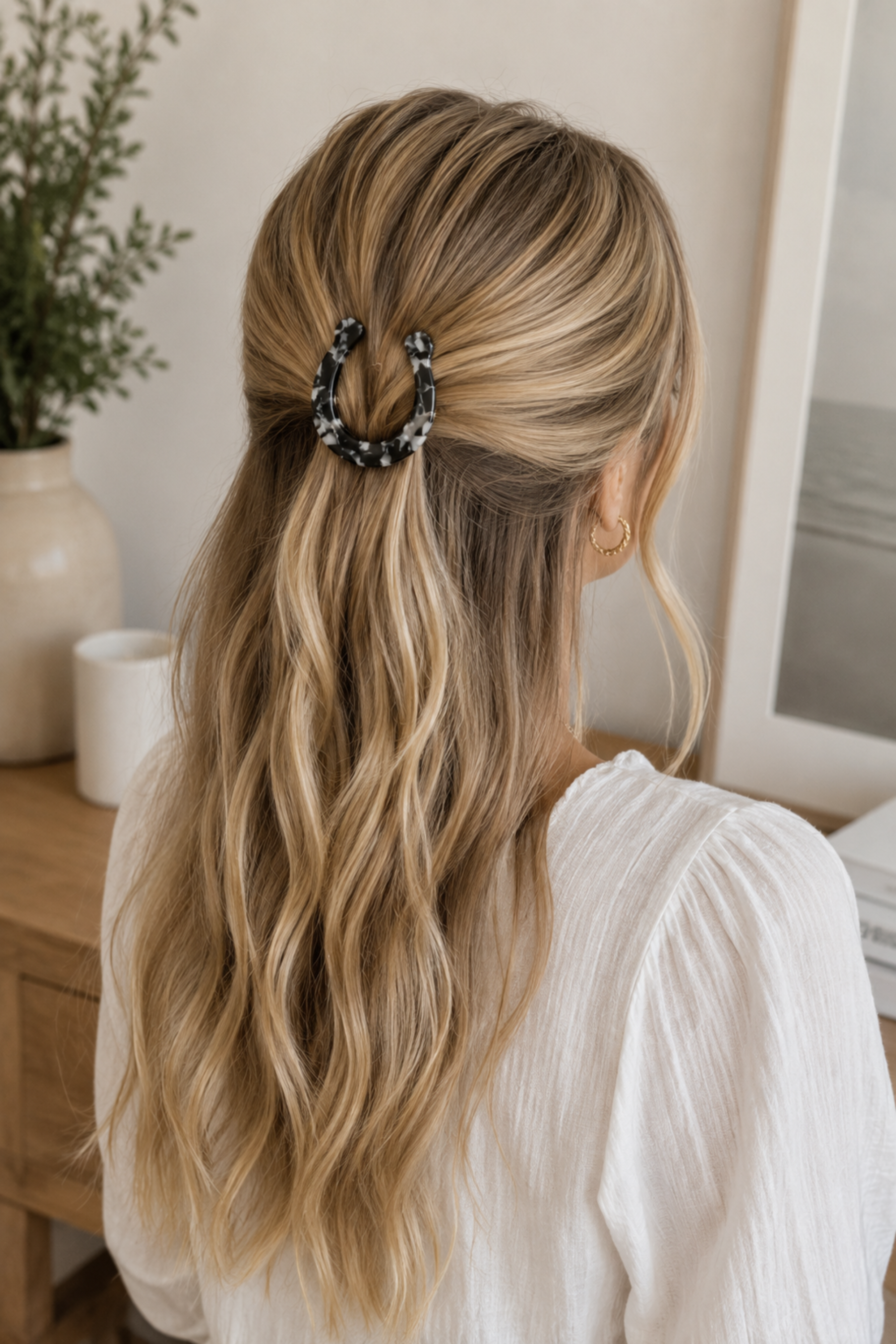 Hattie Horseshoe Hair Clip - Black