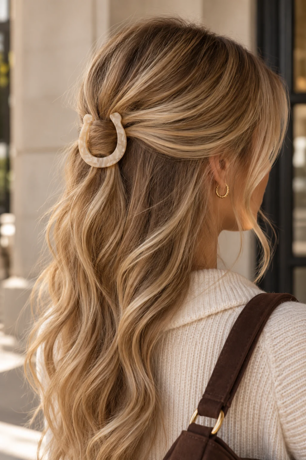 Hattie Horseshoe Hair Clip - Champagne