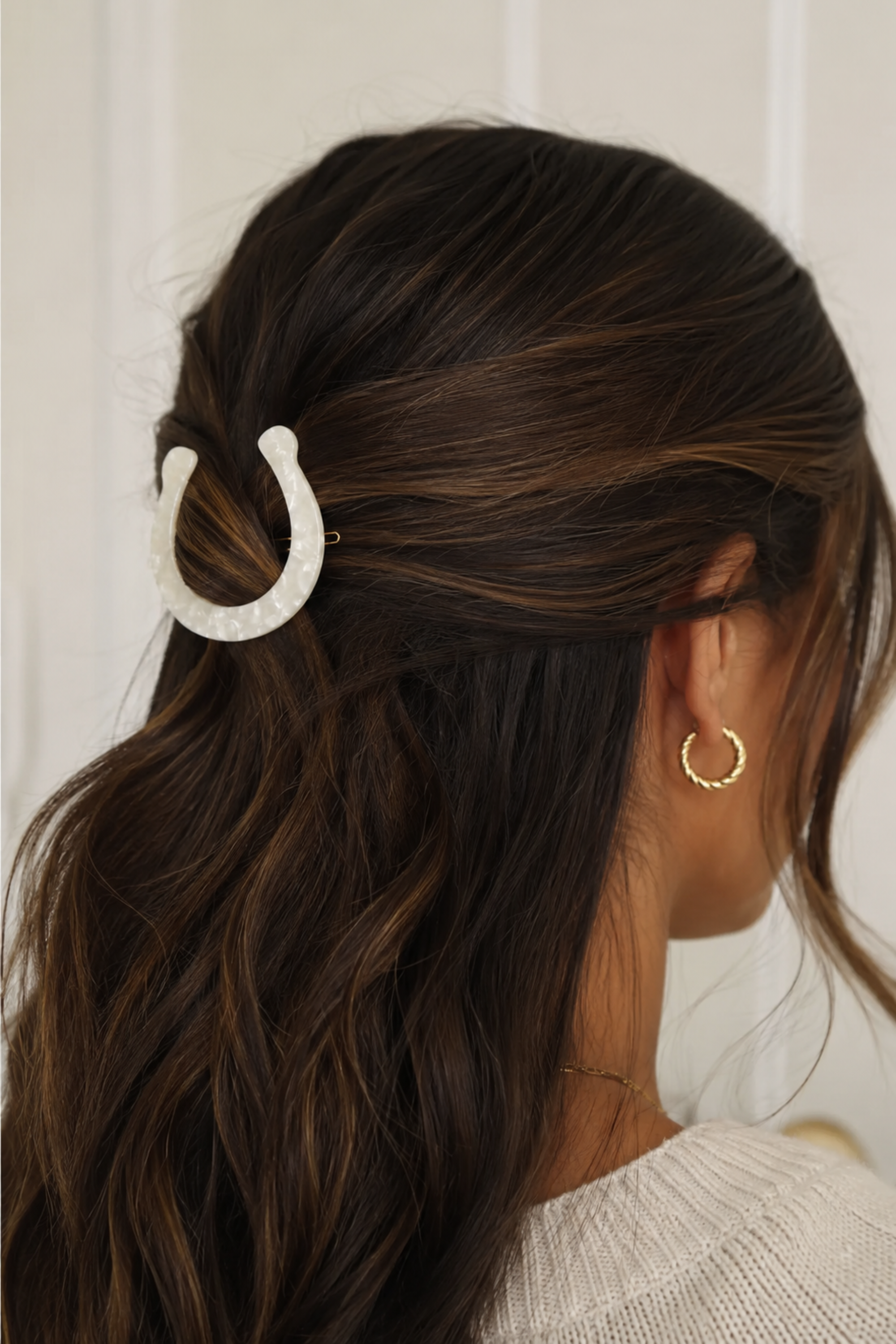 Hattie Horseshoe Hair Clip - Pearl