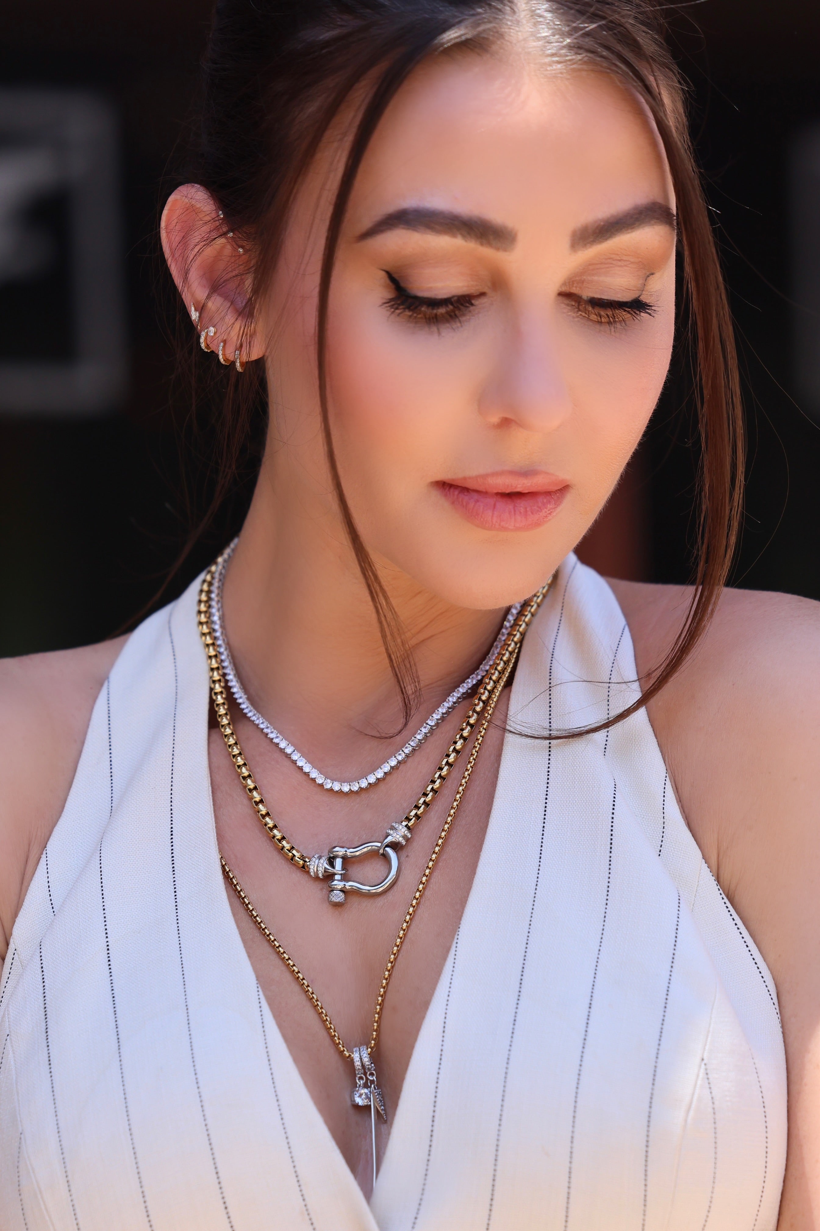 Artizan Jewelry Herradura Tennis Layered Necklace Set | Upscale equestrian layered necklace set with horseshoe-inspired chains and a CZ tennis necklace, including three separate chains.