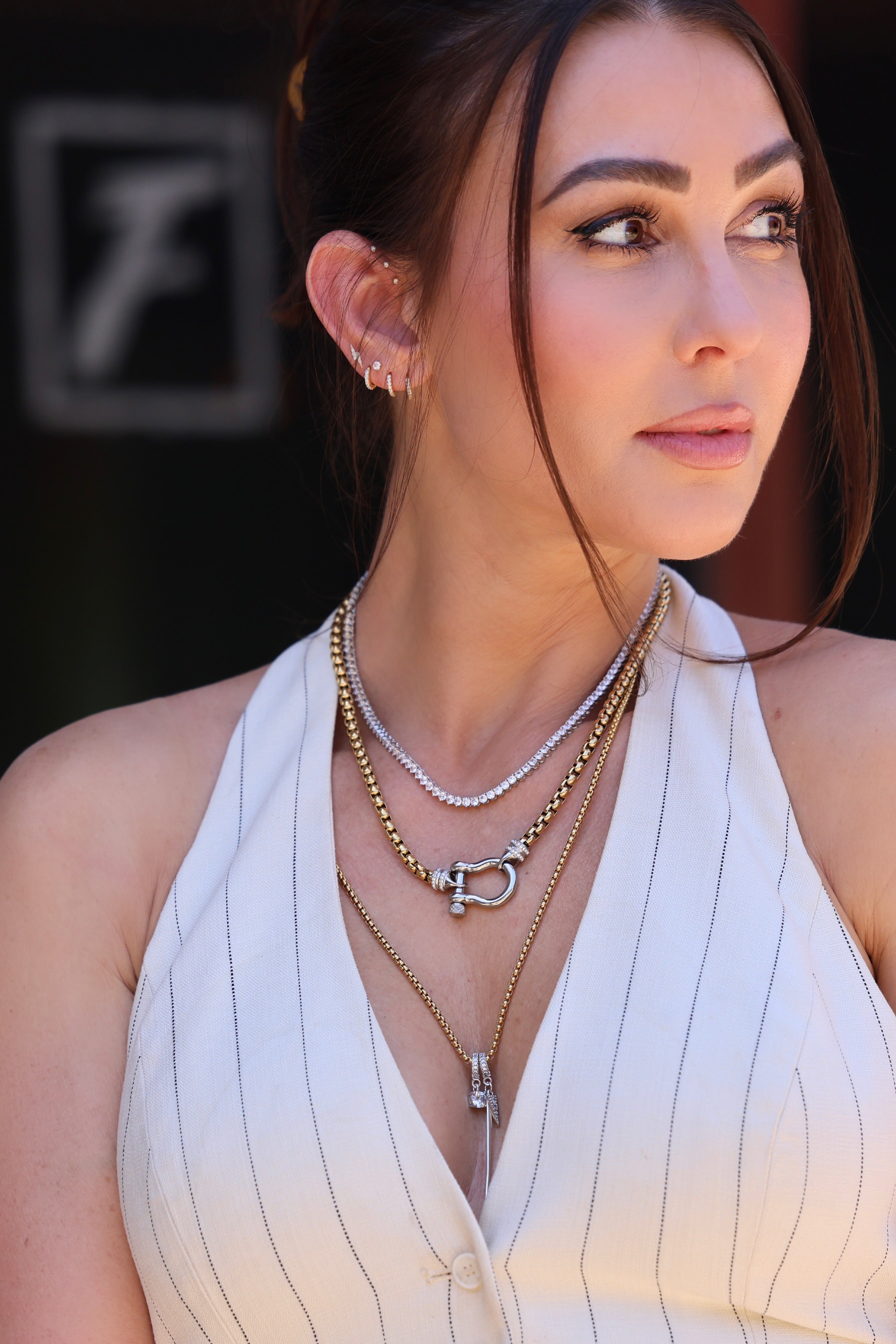 Artizan Jewelry Herradura Tennis Layered Necklace Set | Upscale equestrian layered necklace set with horseshoe-inspired chains and a CZ tennis necklace, including three separate chains.