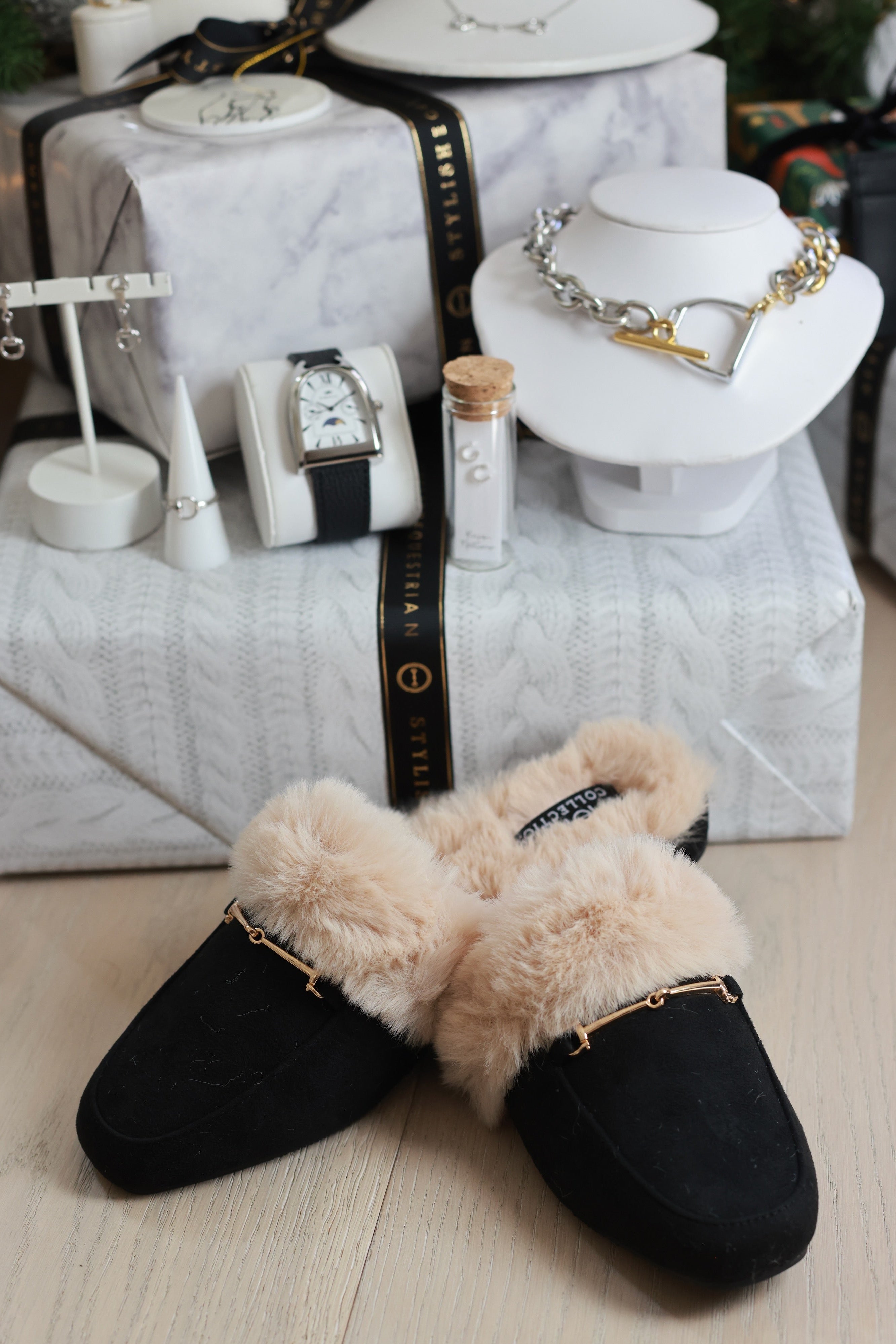Pair of black slippers with beige fur on a white background - Women’s loafer slippers, Faux-fur lined mules, Black slip-on loafers, Cozy fashion slippers, Women’s bit loafers, Plush indoor outdoor slippers, Women’s mule slippers, Chic faux-fur loafers, Backless loafer-style mules, Stylish lounge slippers