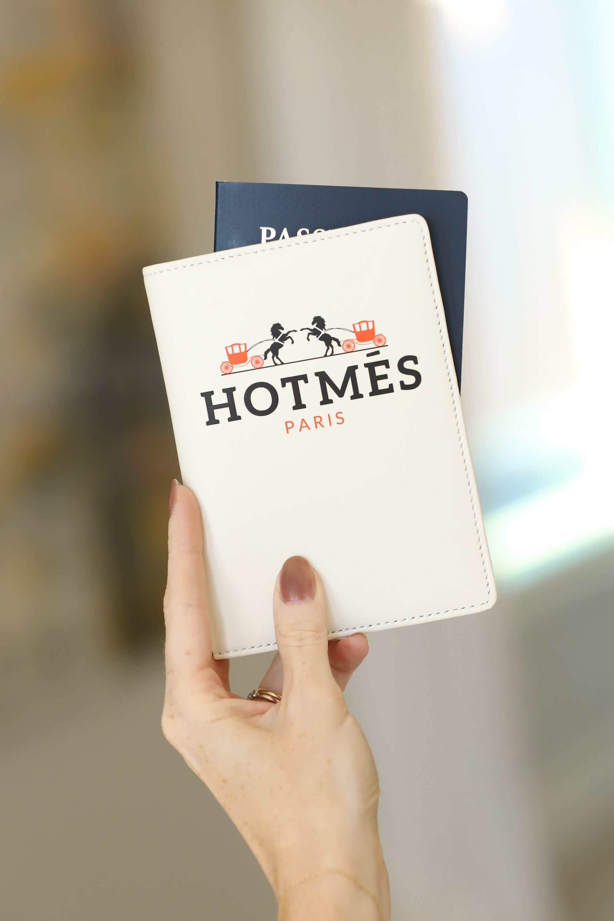 Hotmés Leather Passport Holder - Cognac