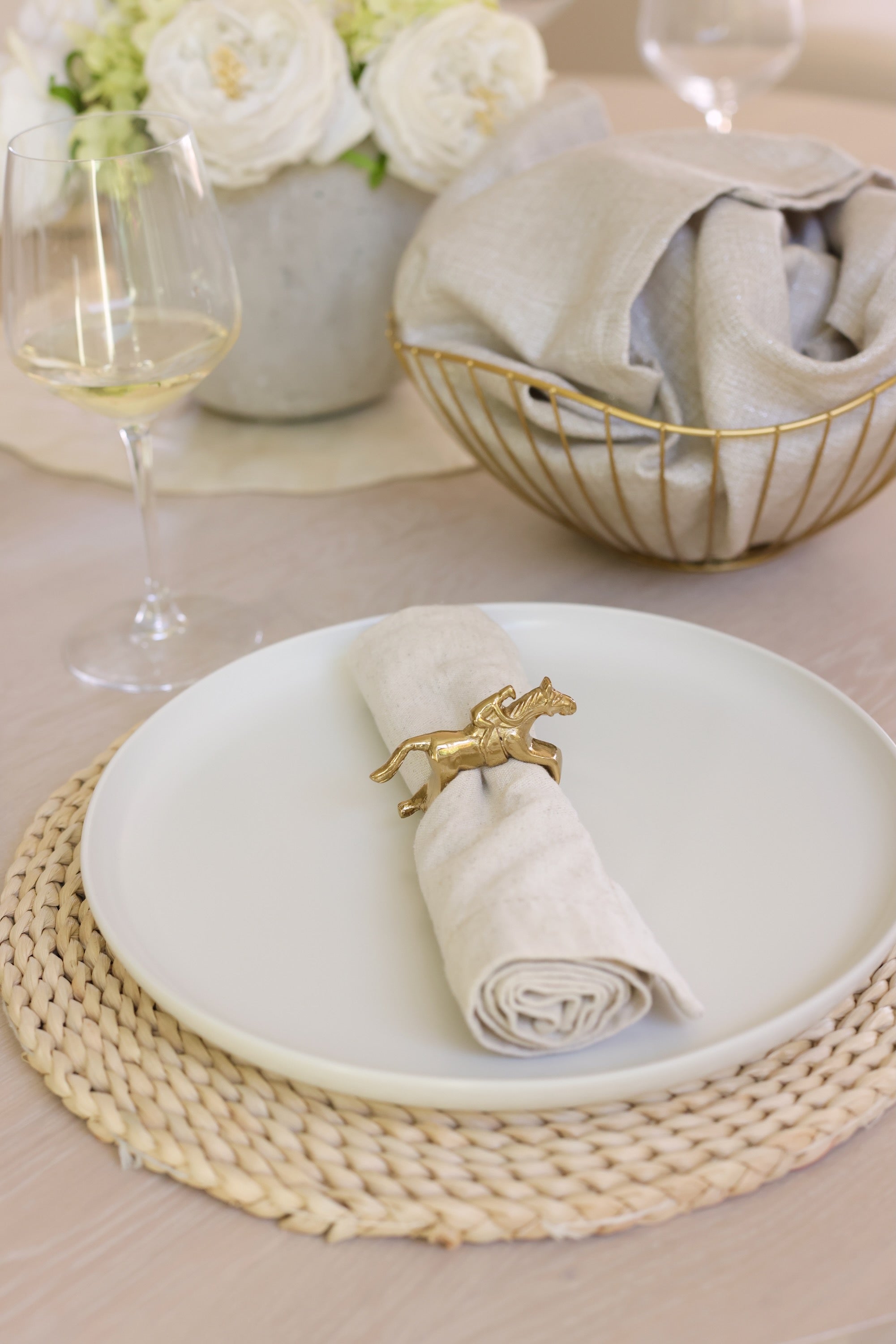 Pomegranate Jockey Napkin Ring Set - Gold Bring a touch of luxury to your table with the Gold Jockey Napkin Rings. This set of four features a stunning horse & jockey design that shines at every gathering. Ideal for formal dinners or casual brunches, these napkin rings are the perfect accessory to elevate your dining decor.