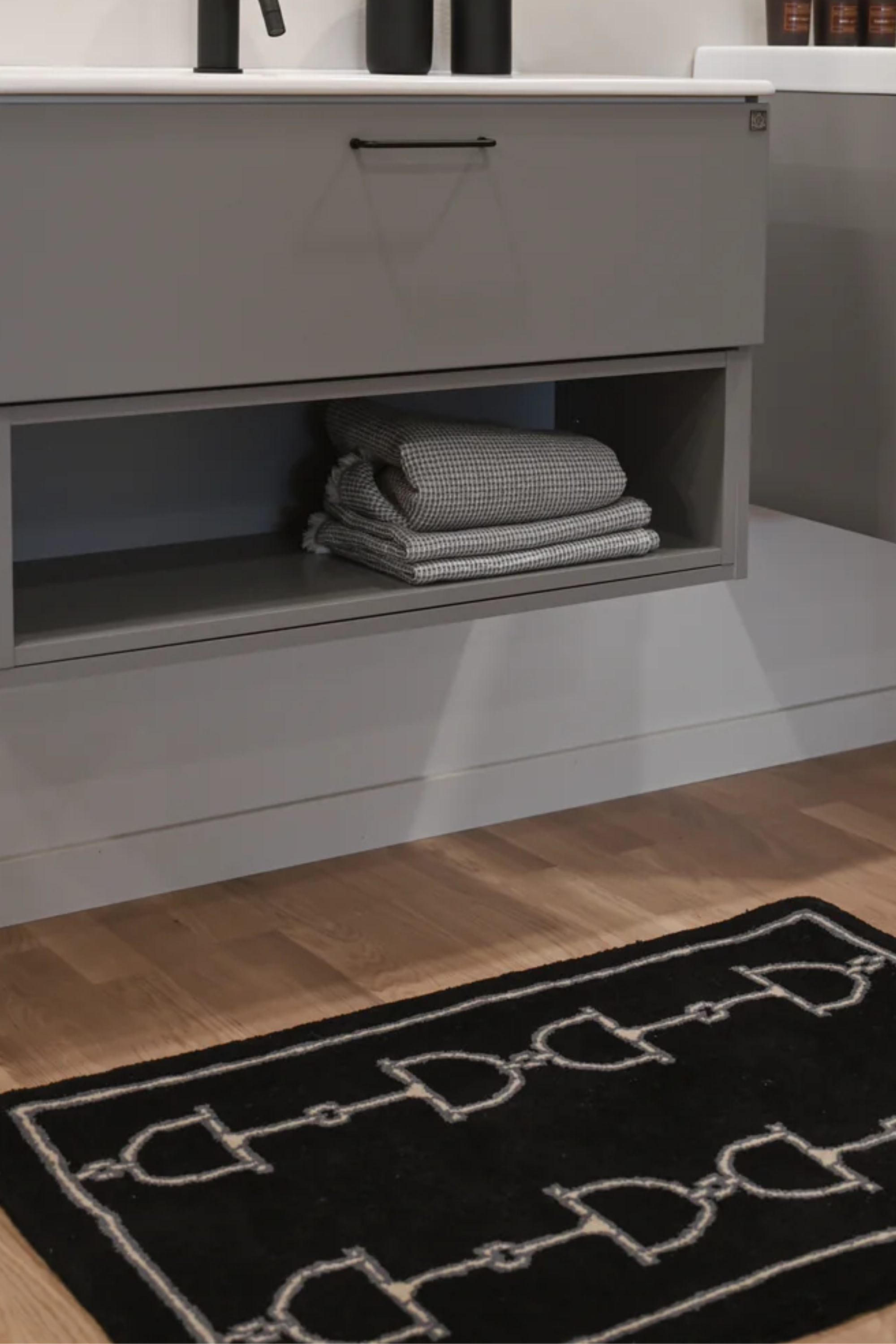 Luxor D-Ring Rug - Midnight