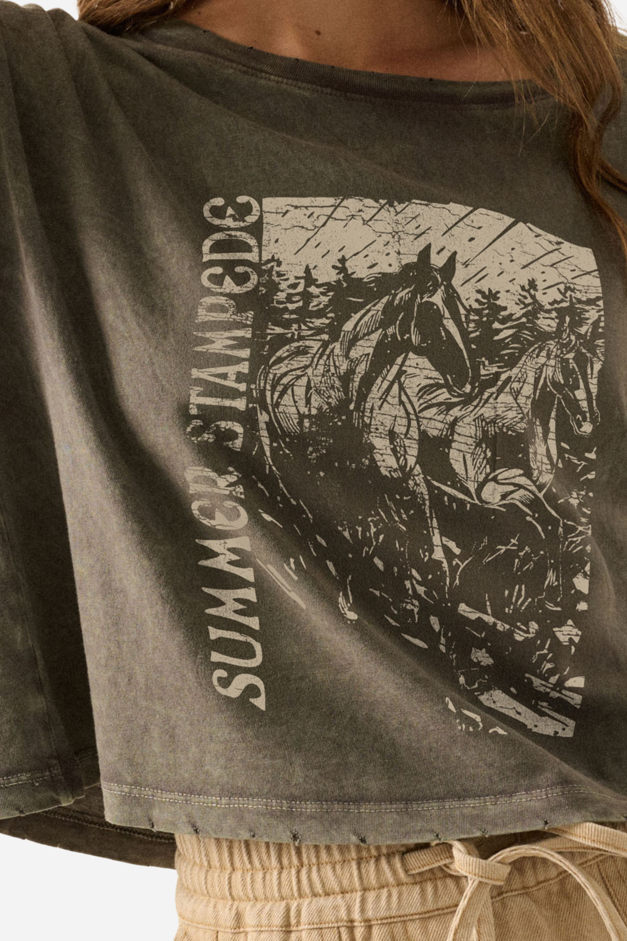 Cropped mineral-washed cotton graphic tee featuring a vintage equestrian-inspired design, drop shoulders, and subtle distressing.