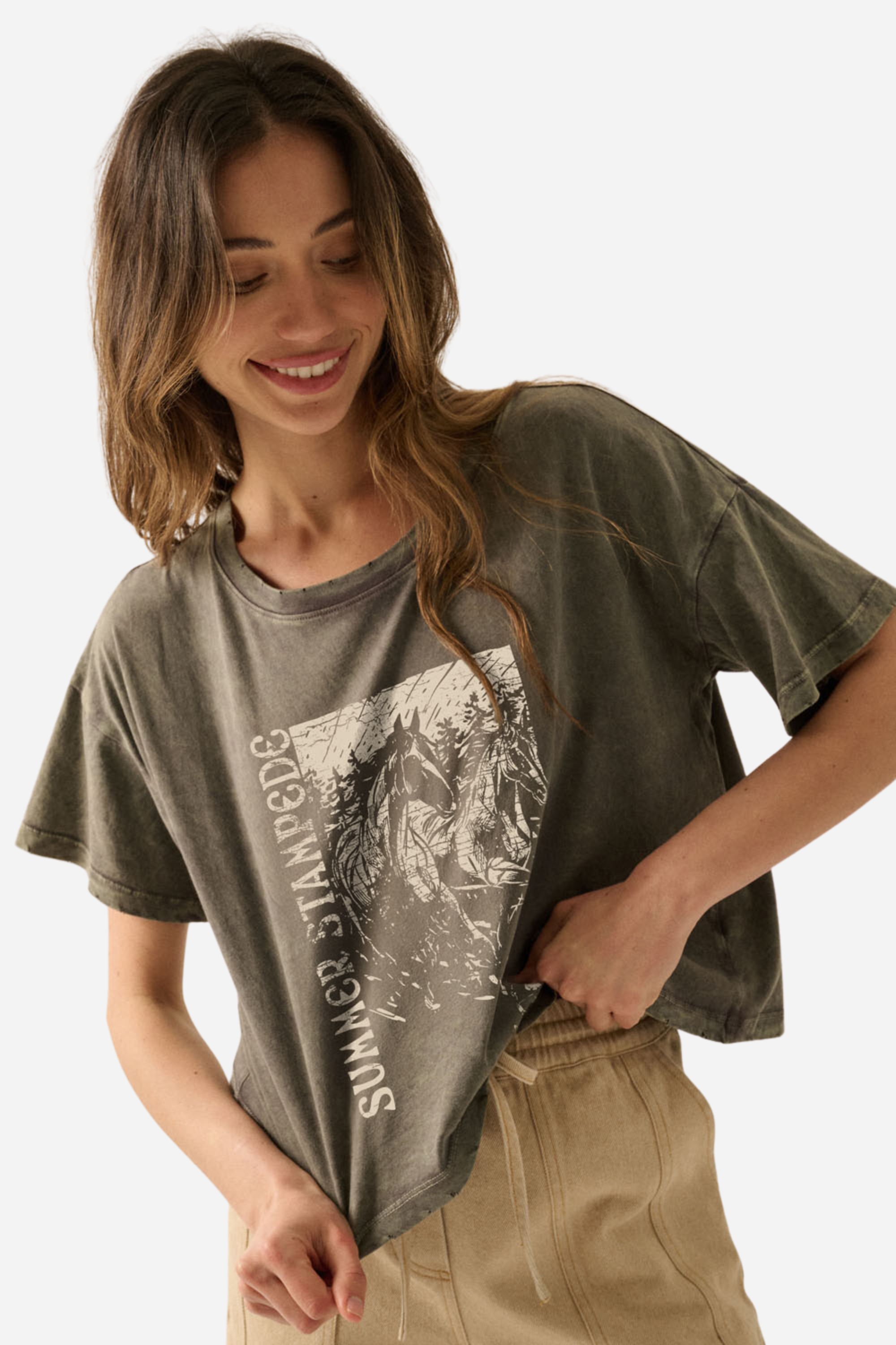 Cropped mineral-washed cotton graphic tee featuring a vintage equestrian-inspired design, drop shoulders, and subtle distressing.