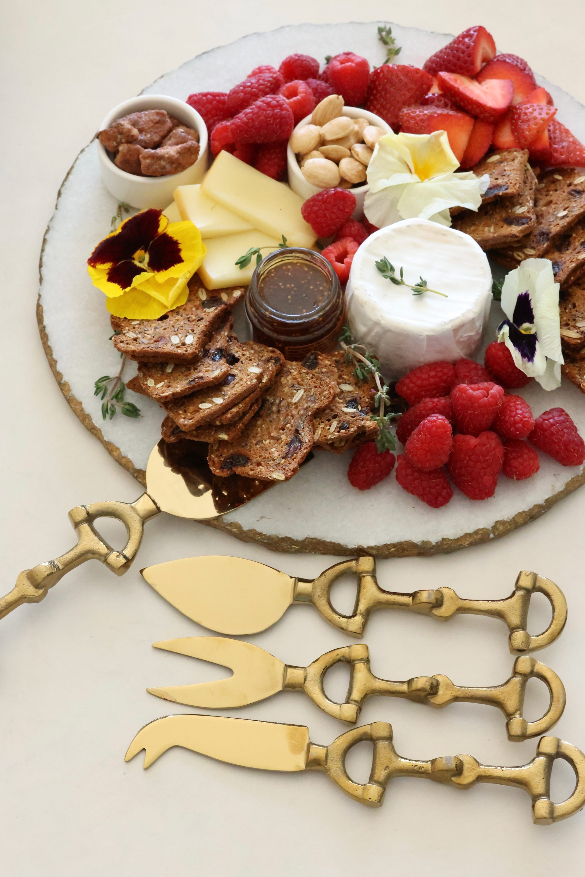 design impex stylish equestrian alden cheese knife set