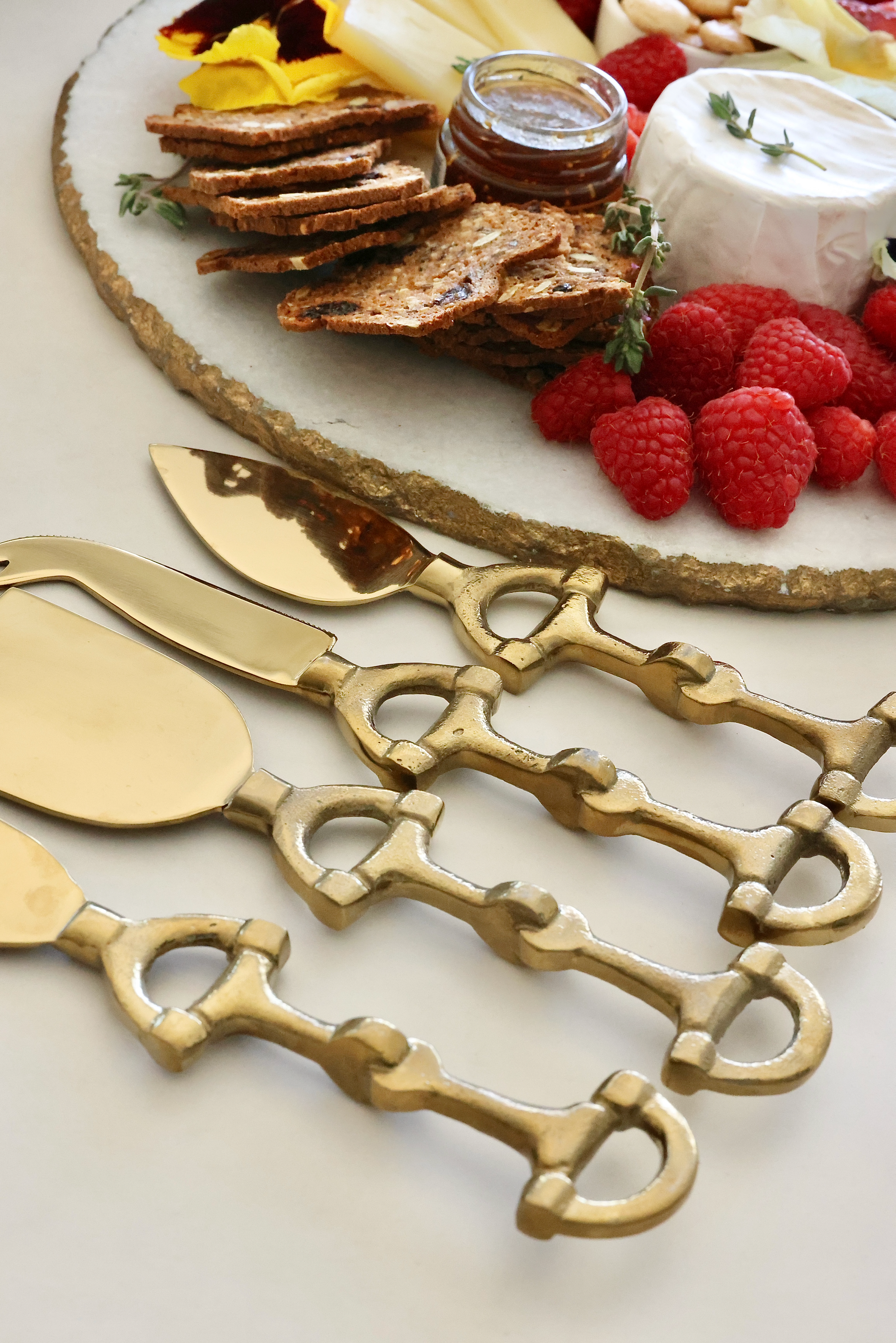 design impex stylish equestrian alden cheese knife set