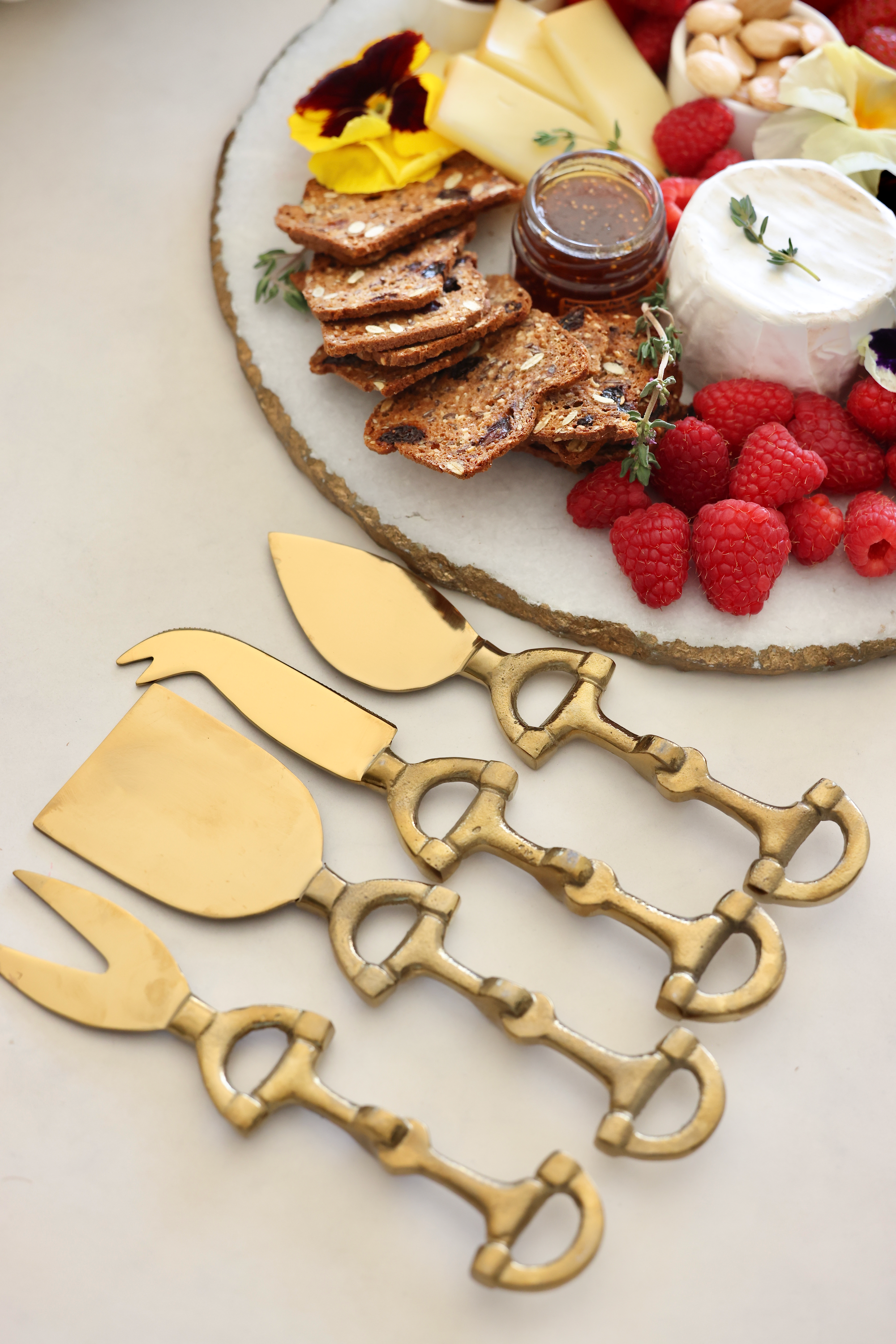 design impex stylish equestrian alden cheese knife set