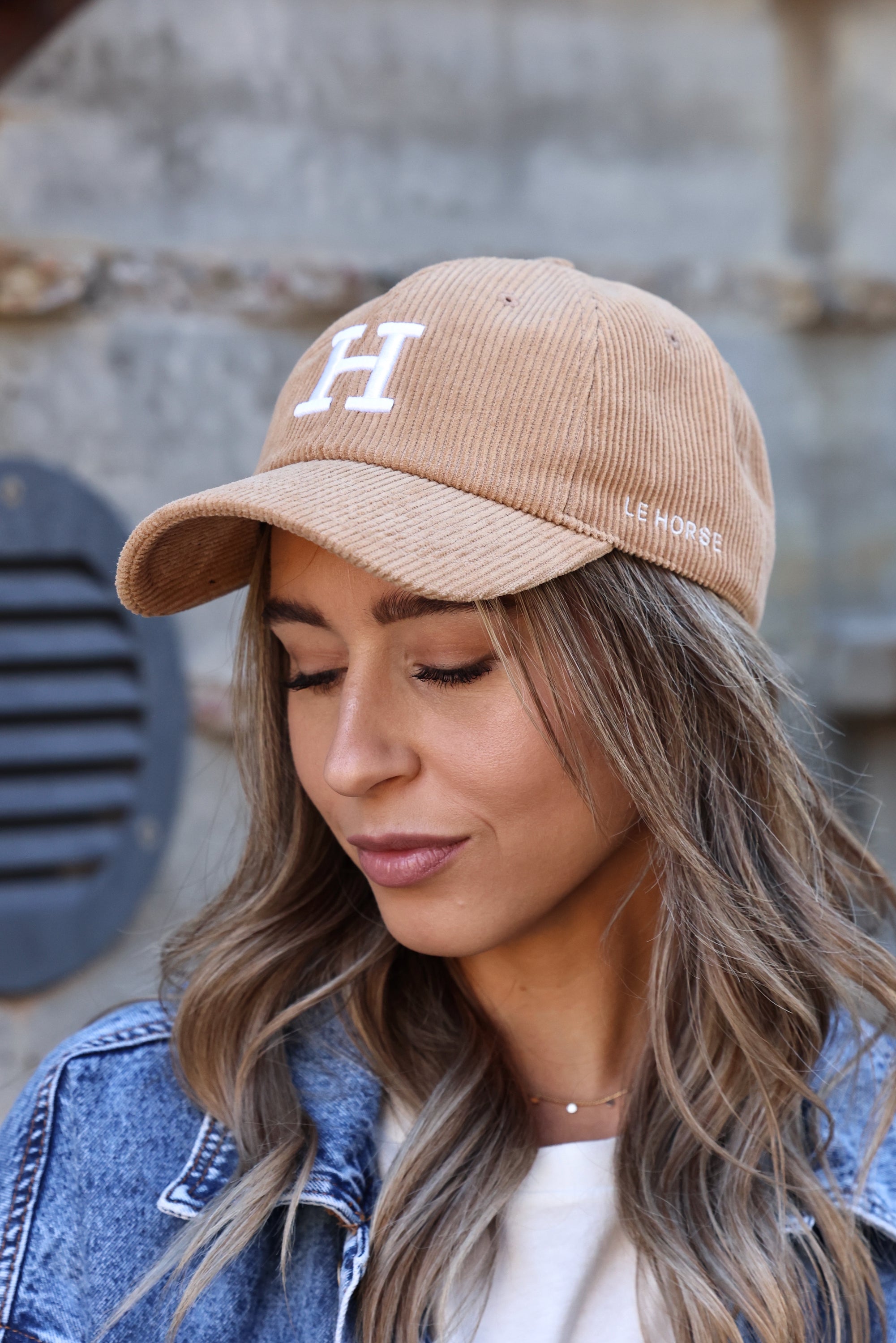 k bethos stylish equestrian le horse corduroy cap Camel Le Horse Corduroy Cap featuring trendy embroidered ‘H’ front and side Le Horse detail. Unstructured, low-profile six-panel design with pre-curved visor and adjustable strap for a comfortable fit.