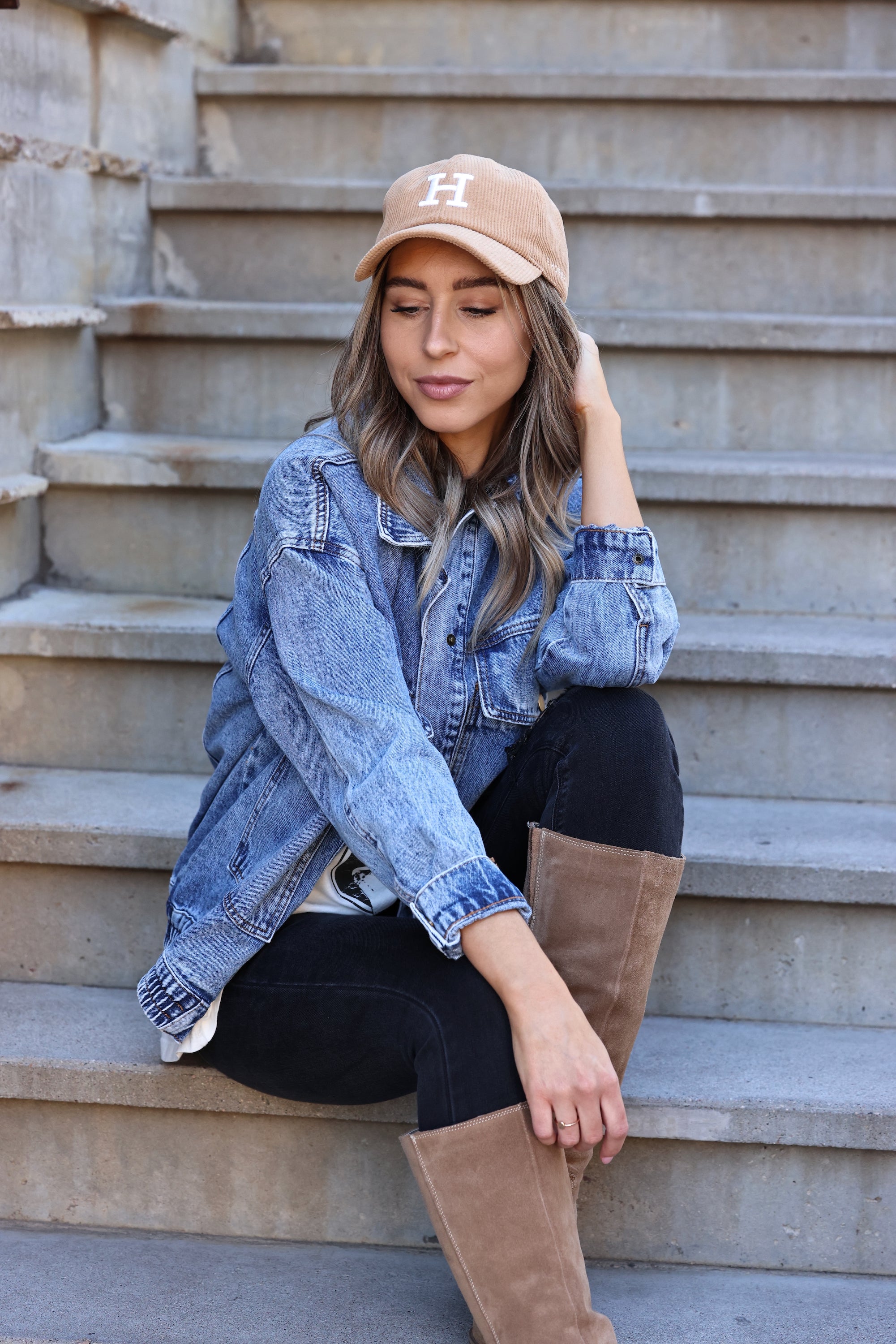 k bethos stylish equestrian le horse corduroy cap Camel Le Horse Corduroy Cap featuring trendy embroidered ‘H’ front and side Le Horse detail. Unstructured, low-profile six-panel design with pre-curved visor and adjustable strap for a comfortable fit.