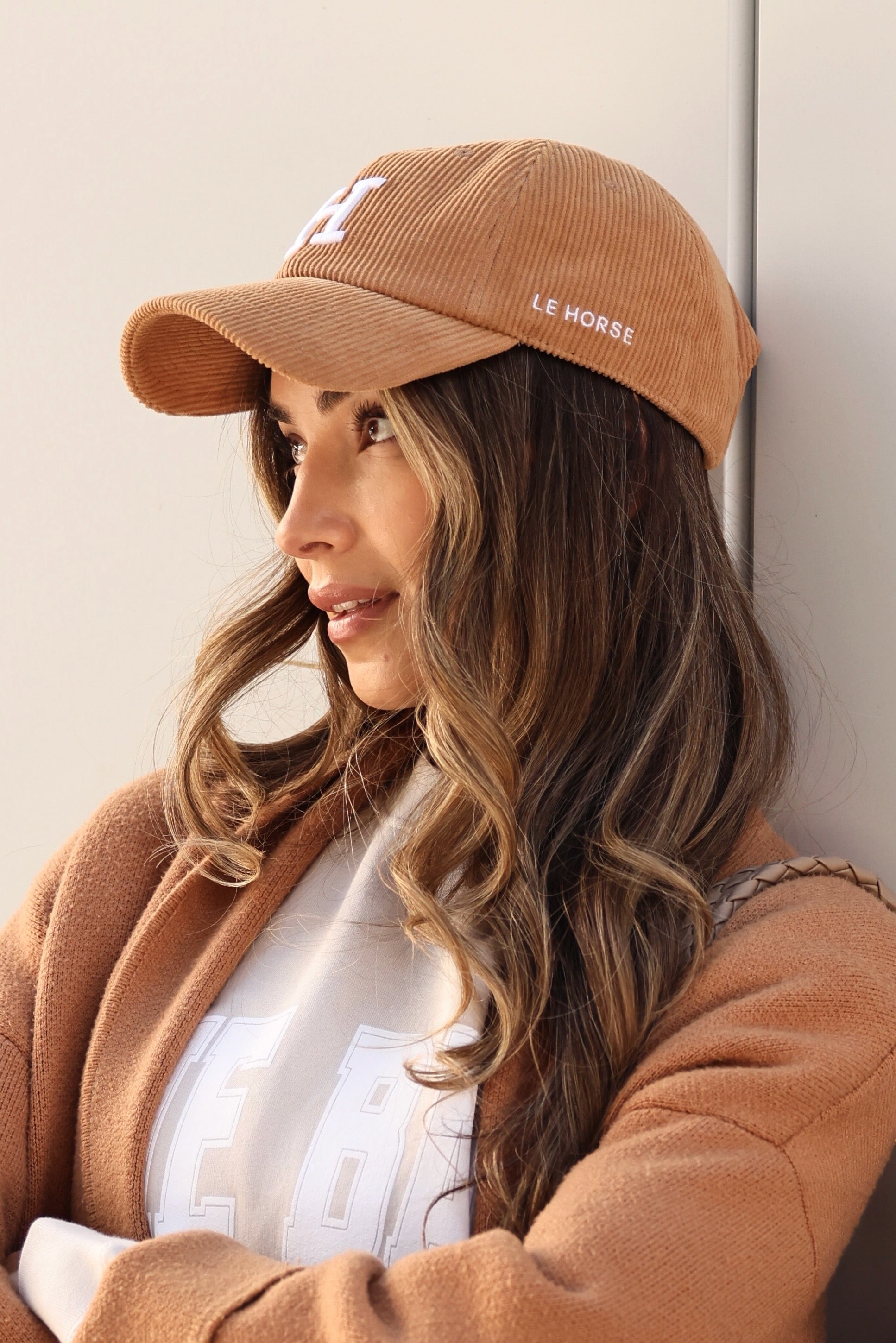 k bethos stylish equestrian le horse corduroy cap Camel Le Horse Corduroy Cap featuring trendy embroidered ‘H’ front and side Le Horse detail. Unstructured, low-profile six-panel design with pre-curved visor and adjustable strap for a comfortable fit.