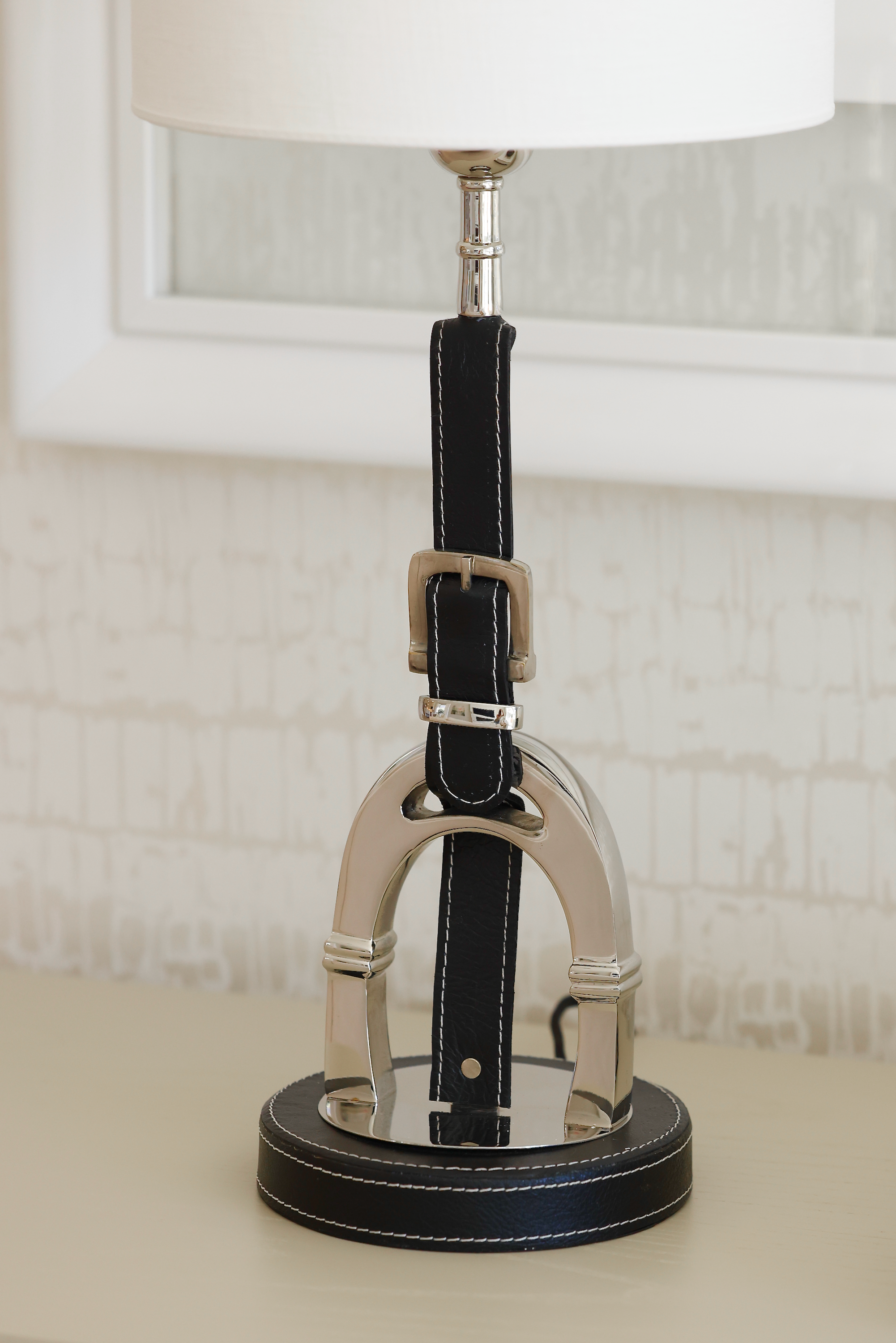 adamsbro stylish equestrian stirrup leather lamp stand black