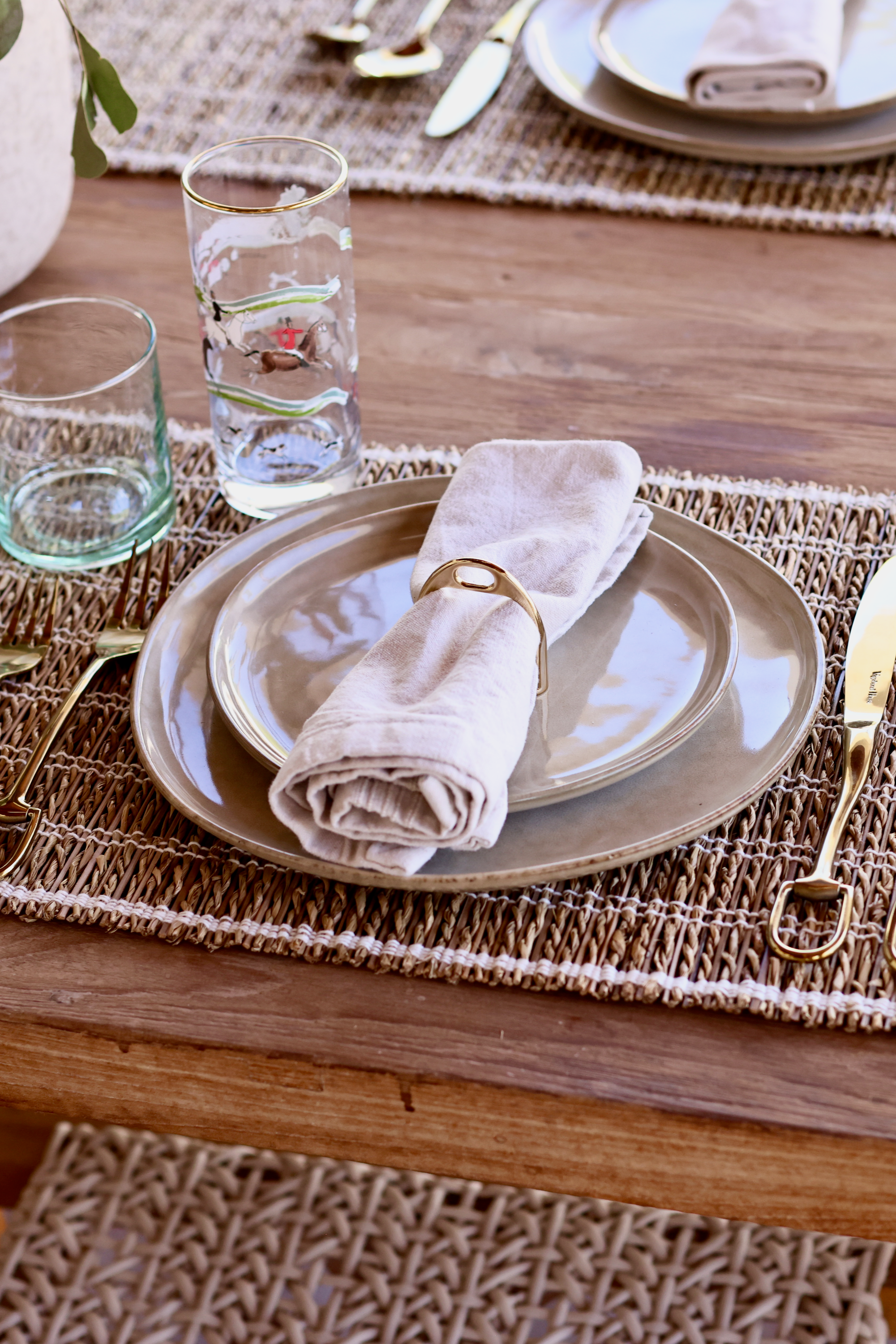 lilo collections stylish equestrian stirrup napkin ring set Gold Stirrup Napkin Ring Set featuring four polished brass stirrup-shaped rings with leather top closure for easy storage. Elegant equestrian-inspired table décor perfect for entertaining or gifting to horse lovers.