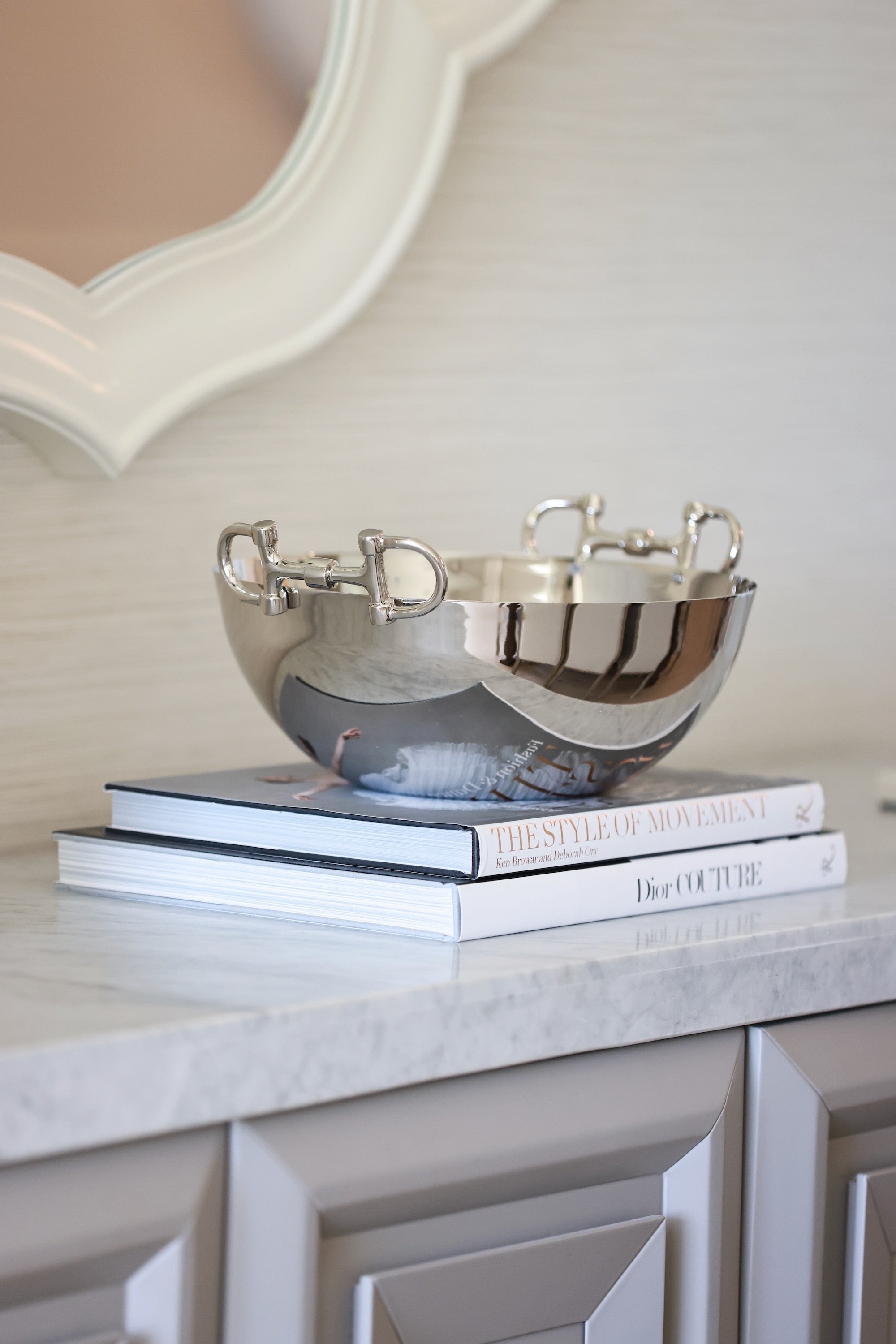 adamsbro stylish equestrian snaffle serving bowl