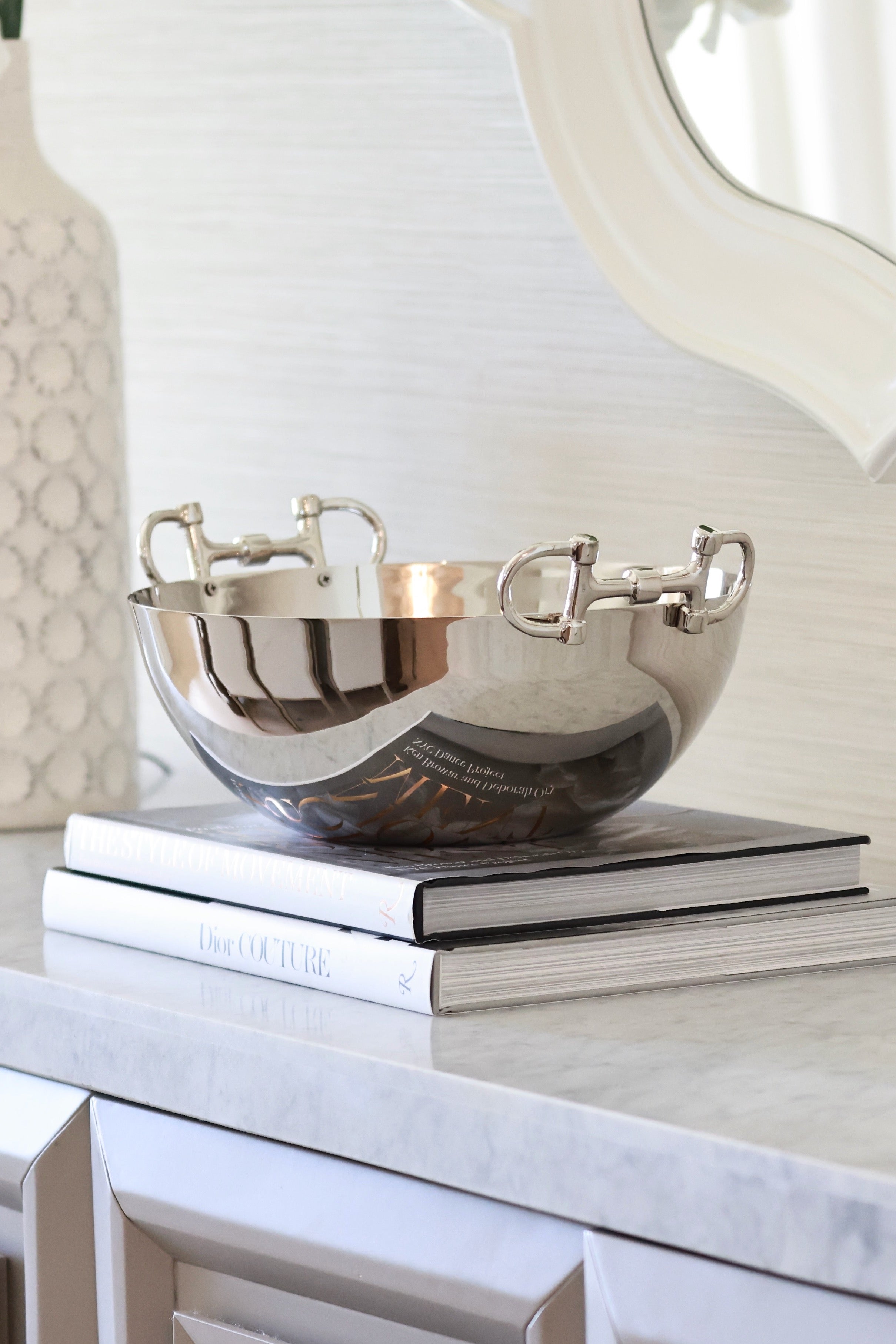 adamsbro stylish equestrian snaffle serving bowl