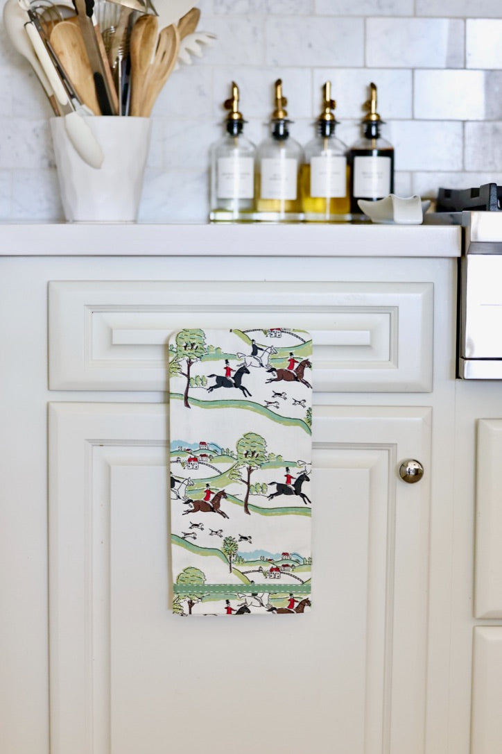 The Hunt Scene Hand Towel Set