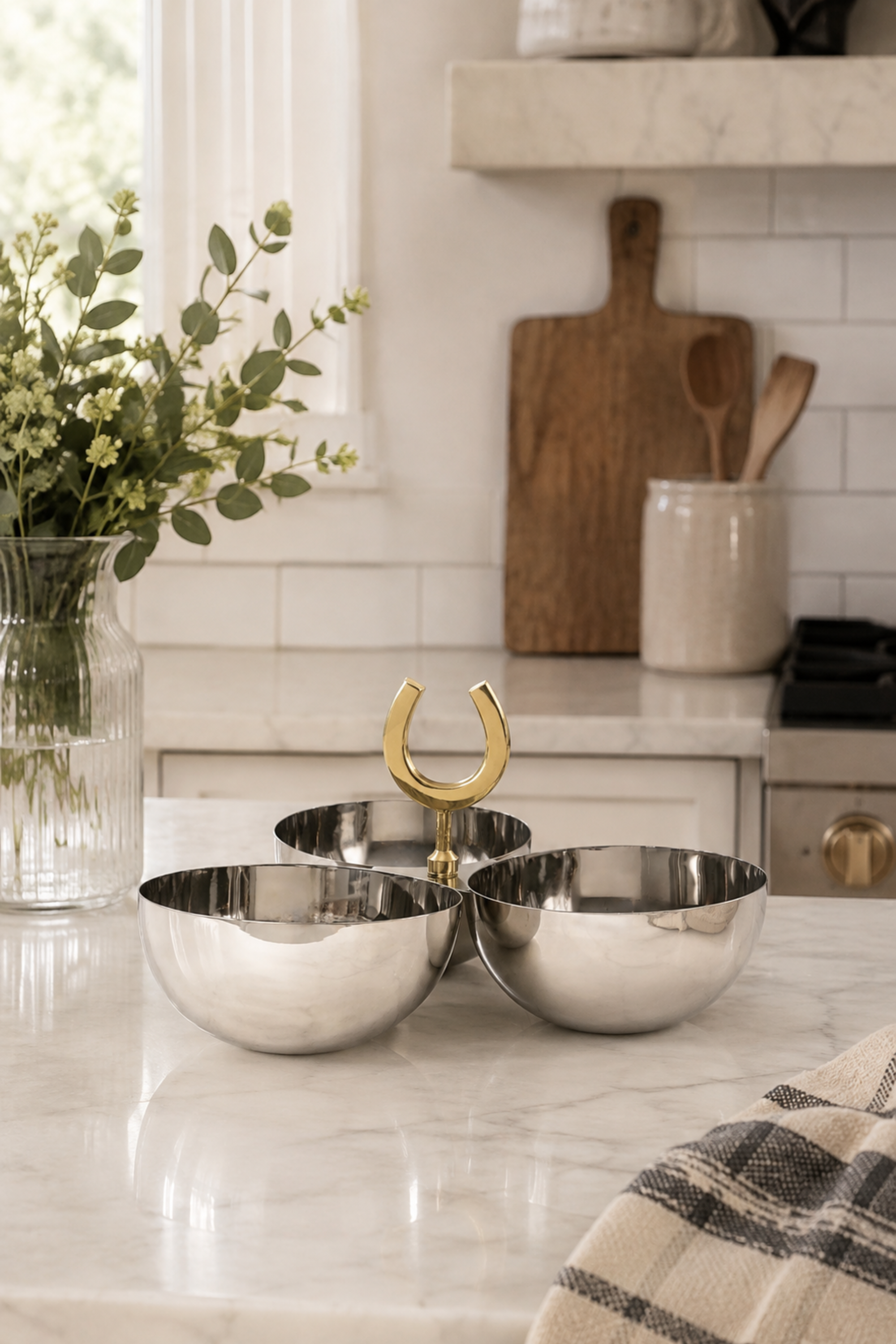 Harlowe Horseshoe Nut Bowl - Gold