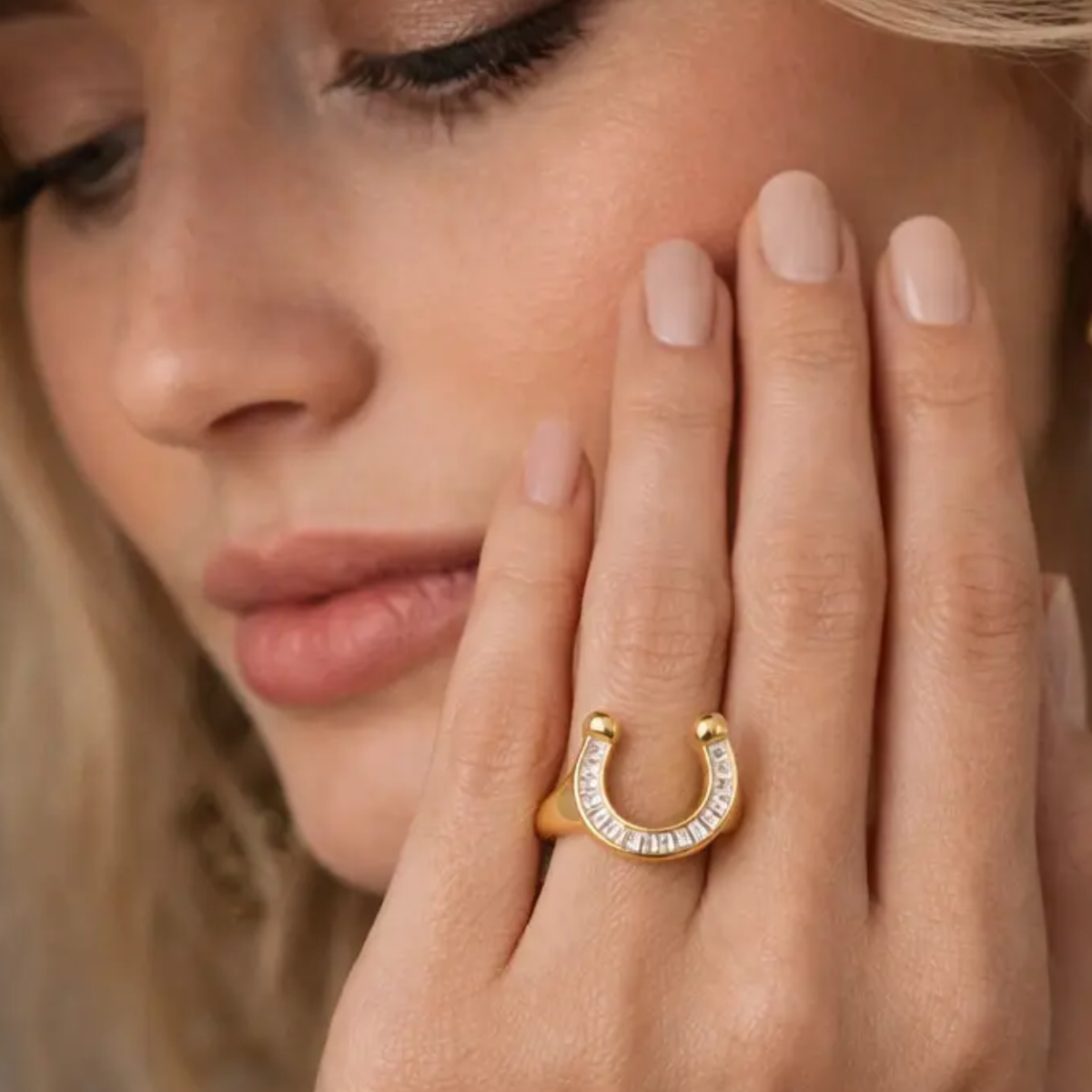 Devon Horseshoe Signet Ring - Gold