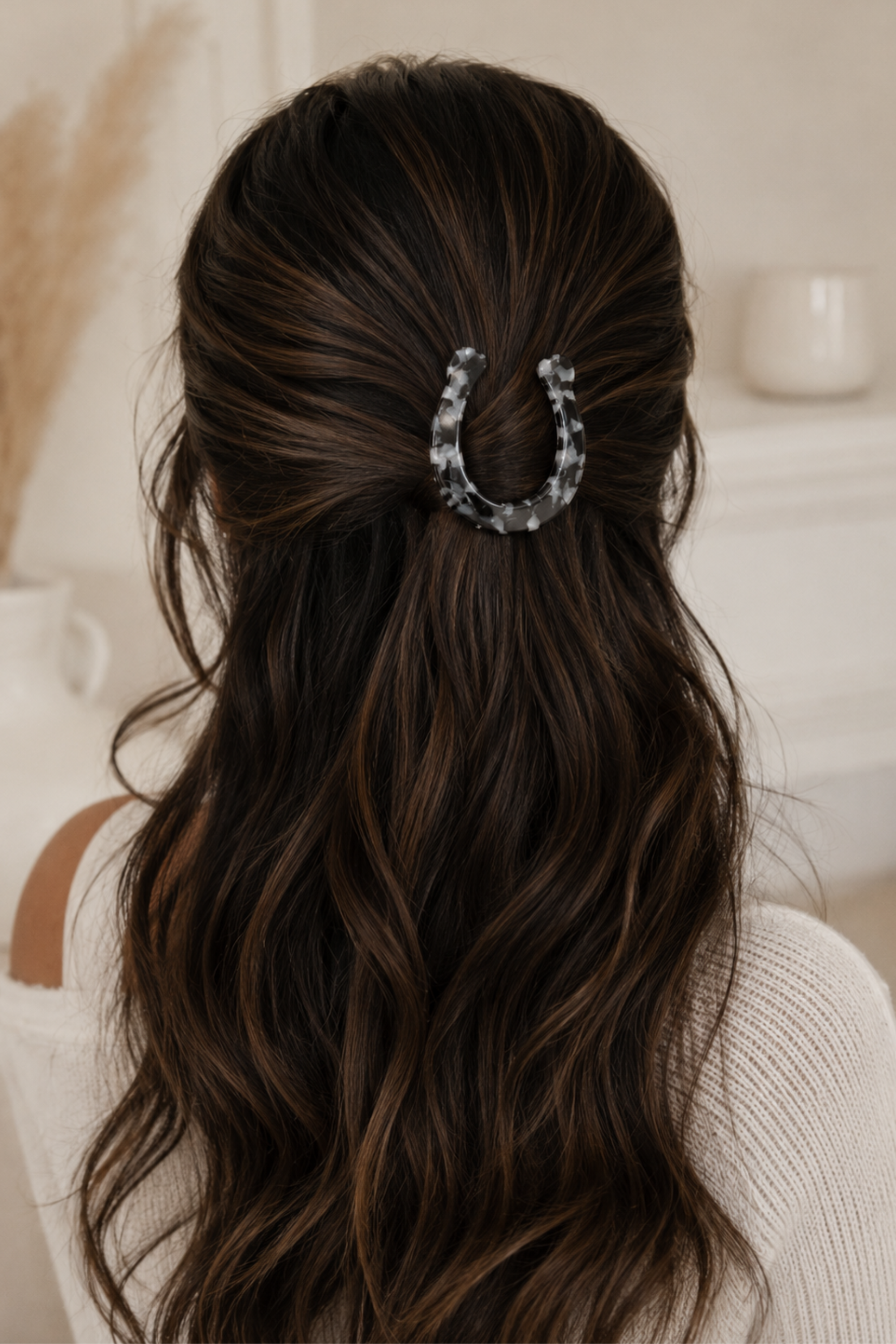 Hattie Horseshoe Hair Clip - Black