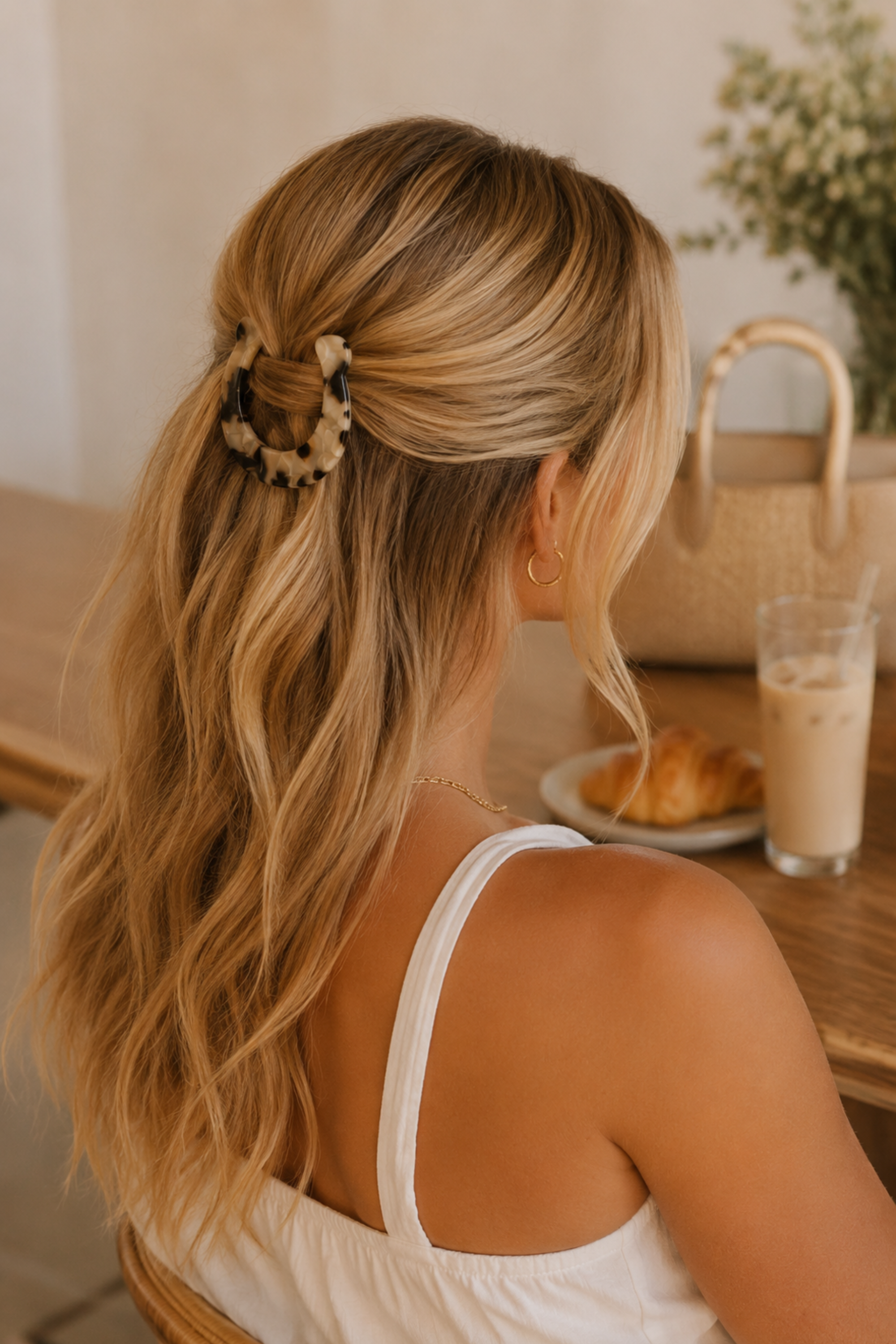 Hattie Horseshoe Hair Clip - Tortoise