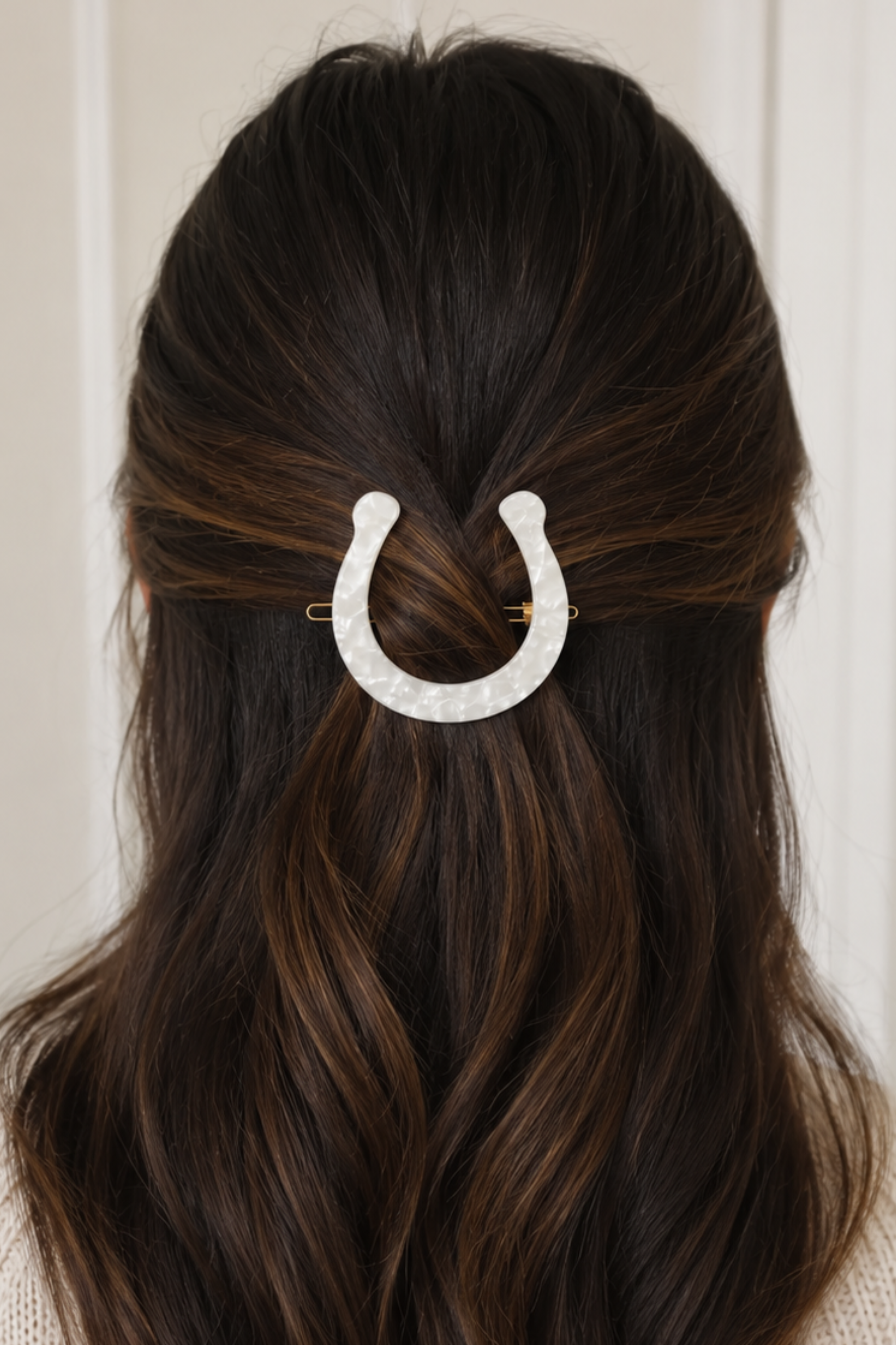 Hattie Horseshoe Hair Clip - Pearl