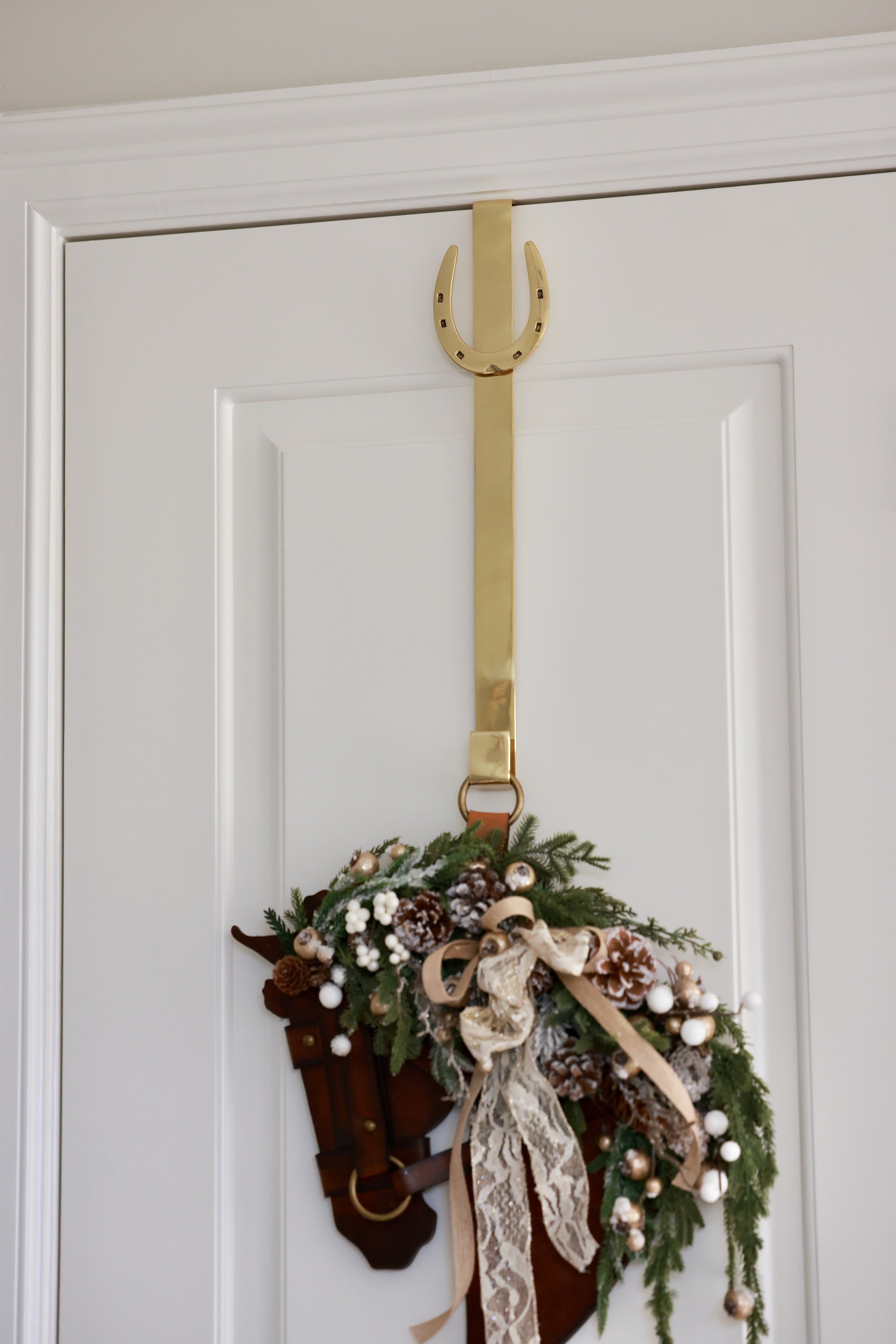 horse fare stylish equestrian horseshoe wreath hanger