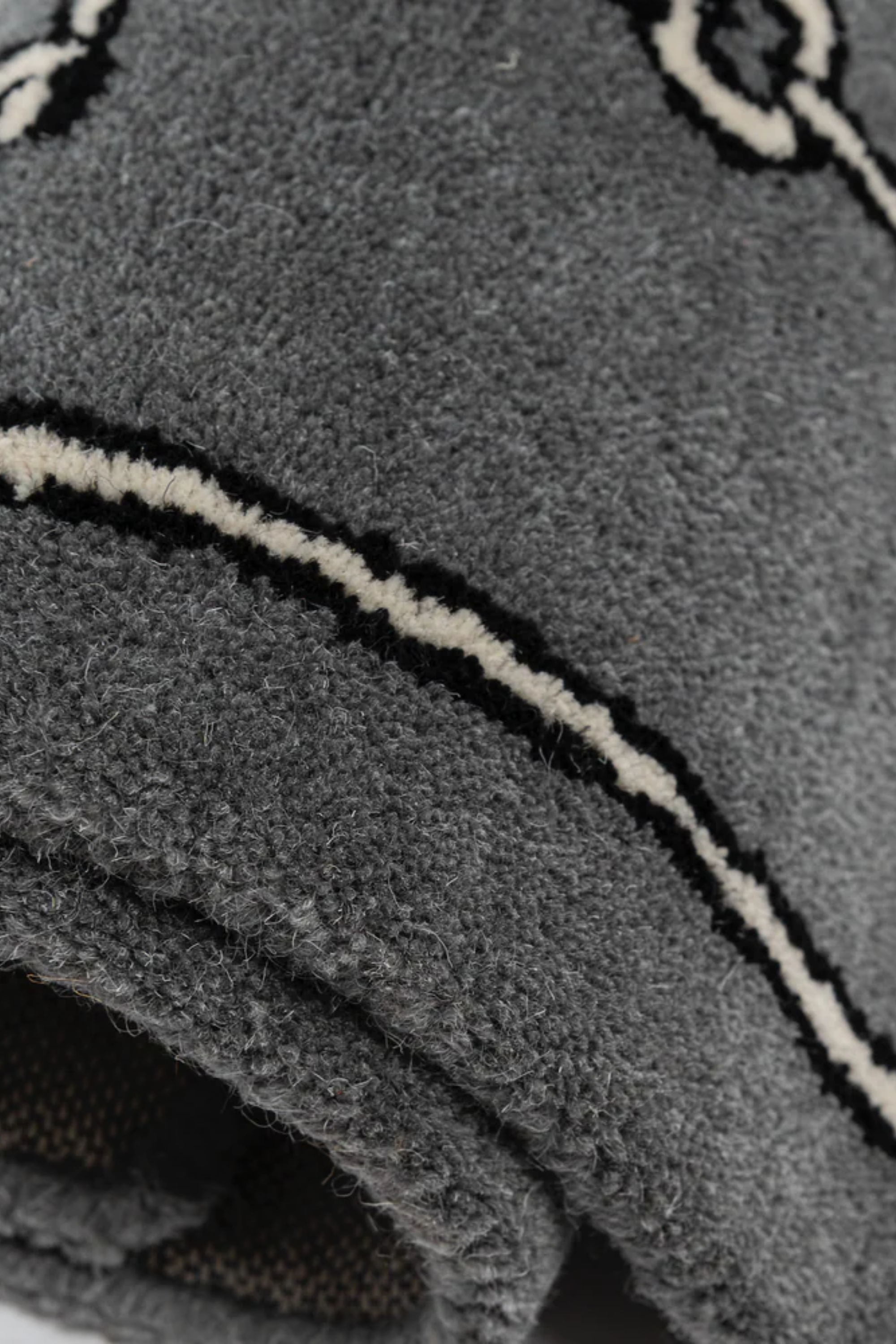 Gray rug with a pattern of bridles and bits in two vertical rows. Framed by a simple border, the design adds a touch of elegance and classic style. equestrian home décor, horse themed rug, luxury equestrian barn accessories, tufted wool rug, saddle room décor, barn entryway mat, horse bit design rug, equestrian gift ideas, stylish horse barn décor