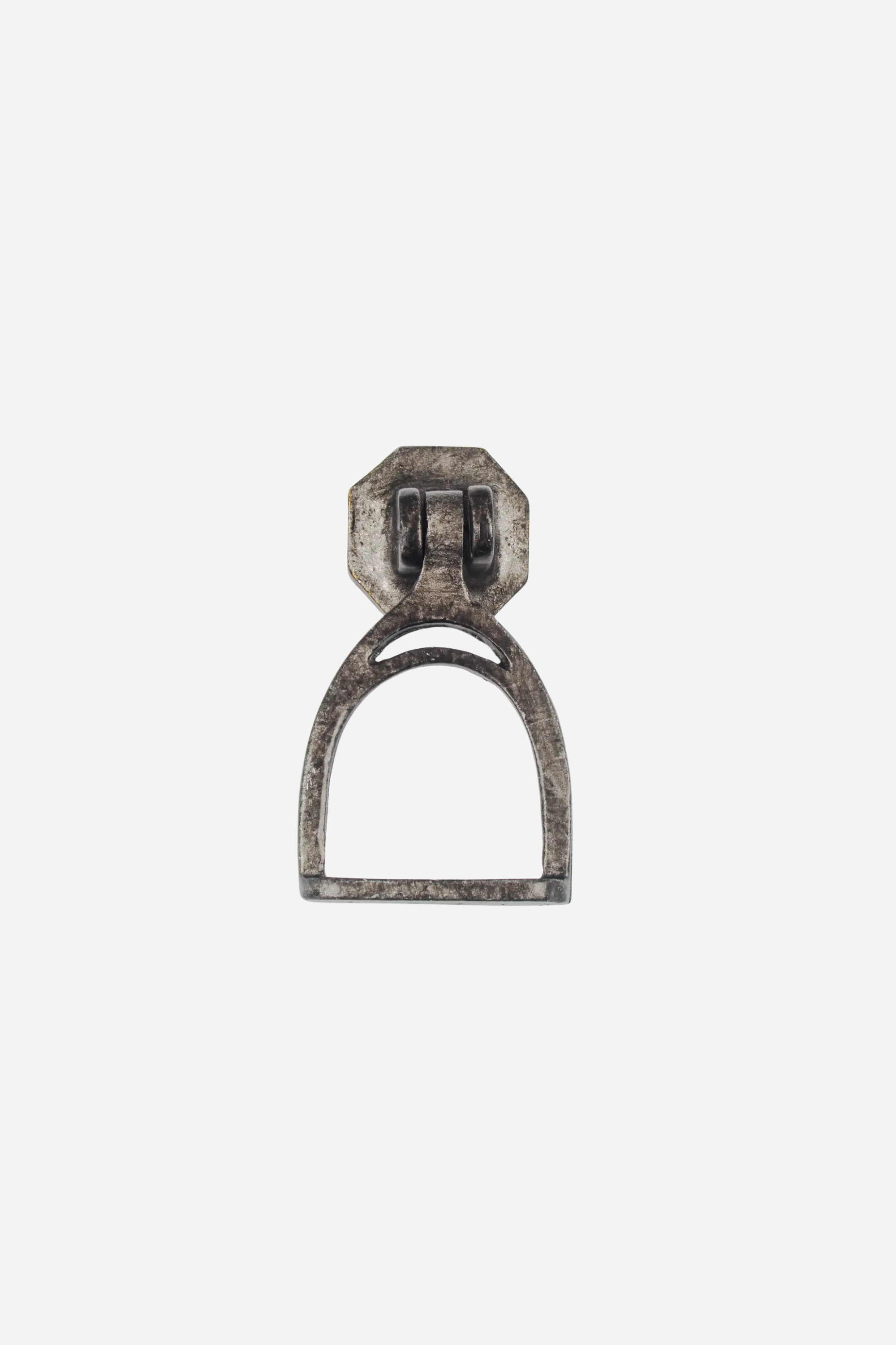 Silver metal stirrup-shaped drawer knob with a geometric mounting bracket, displayed on a white background. Features a vintage-inspired finish in grey and gold, crafted from durable metal for a rustic equestrian look. Measures 4 cm long, 5.5 cm wide, and 6.5 cm tall — perfect for upgrading drawers, cabinets, and cupboards with a chic, horsey touch.