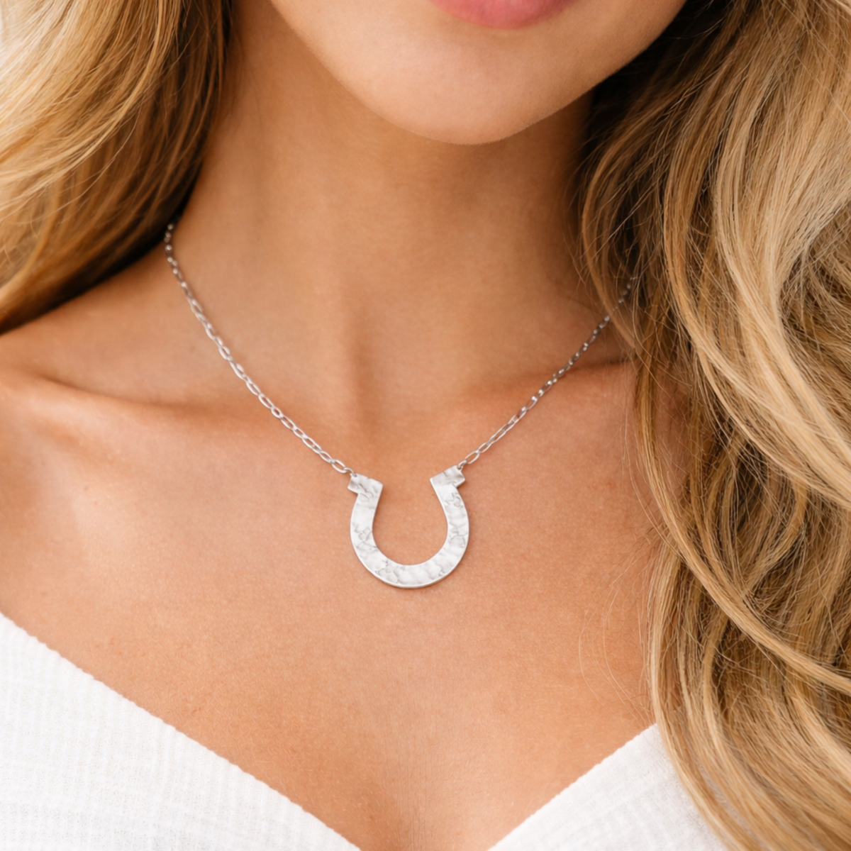 Valenci Horseshoe Necklace - Silver
