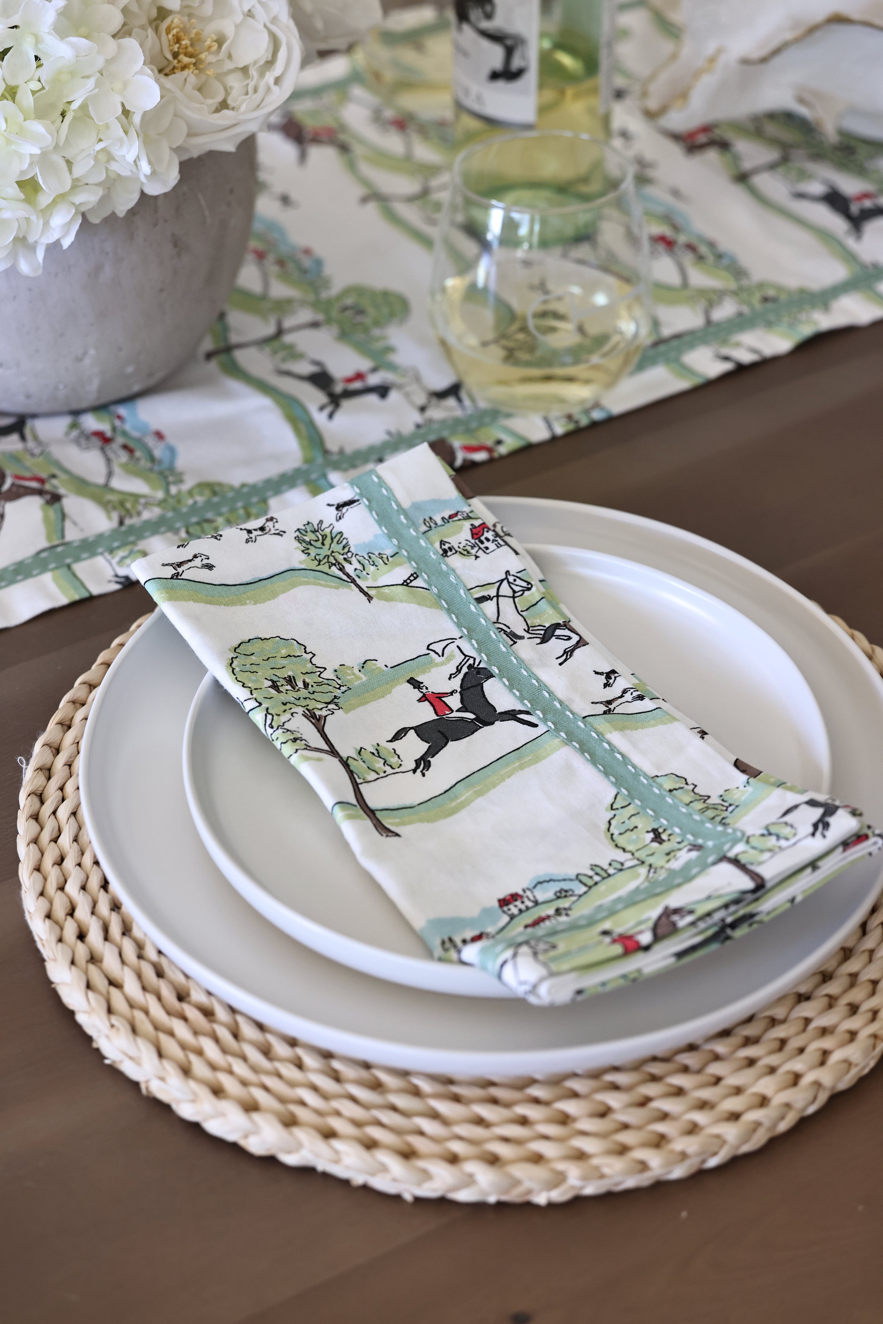 pomegranate inc stylish equestrian the hunt scene napkin set