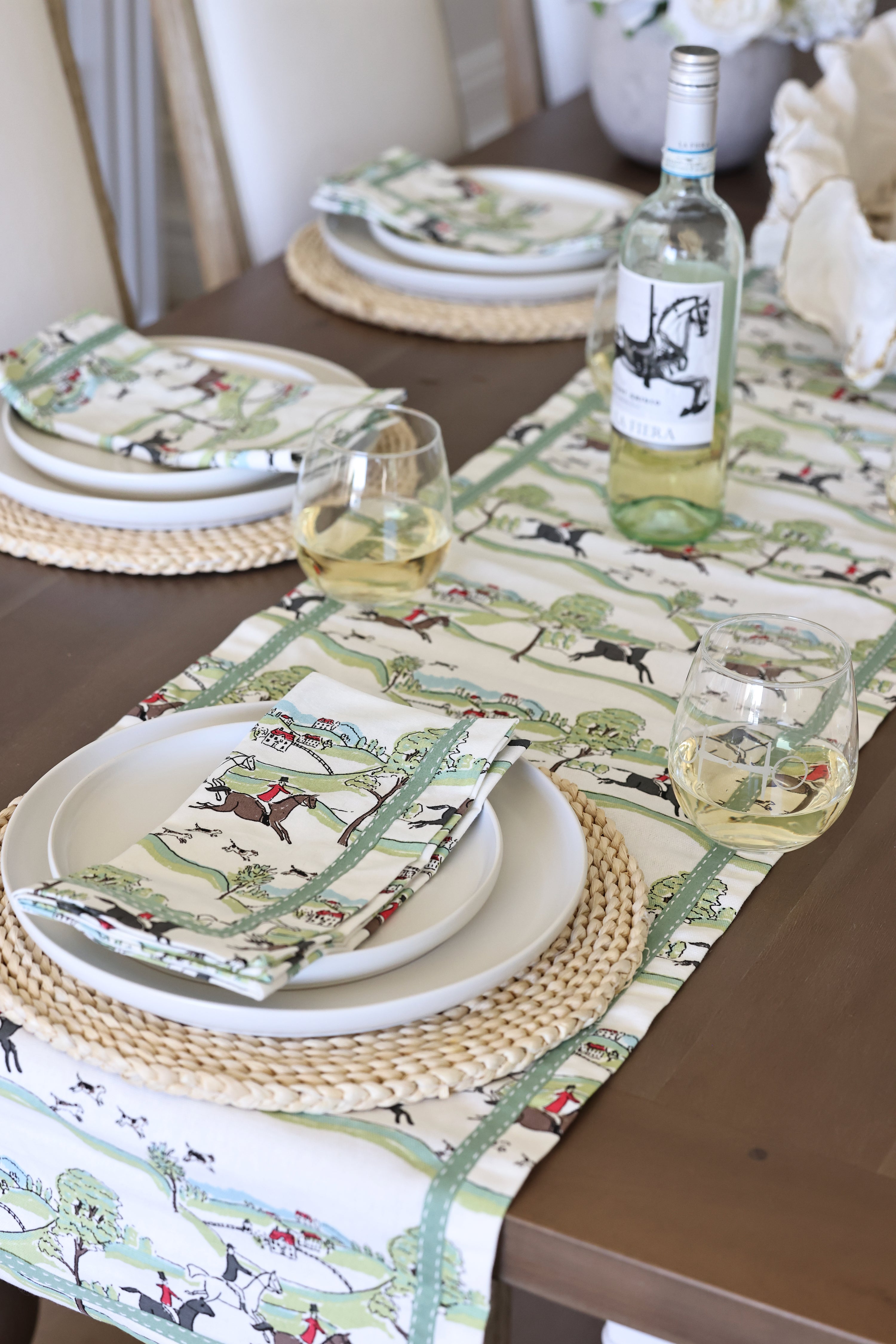  pomegranate inc stylish equestrian the hunt scene table runner