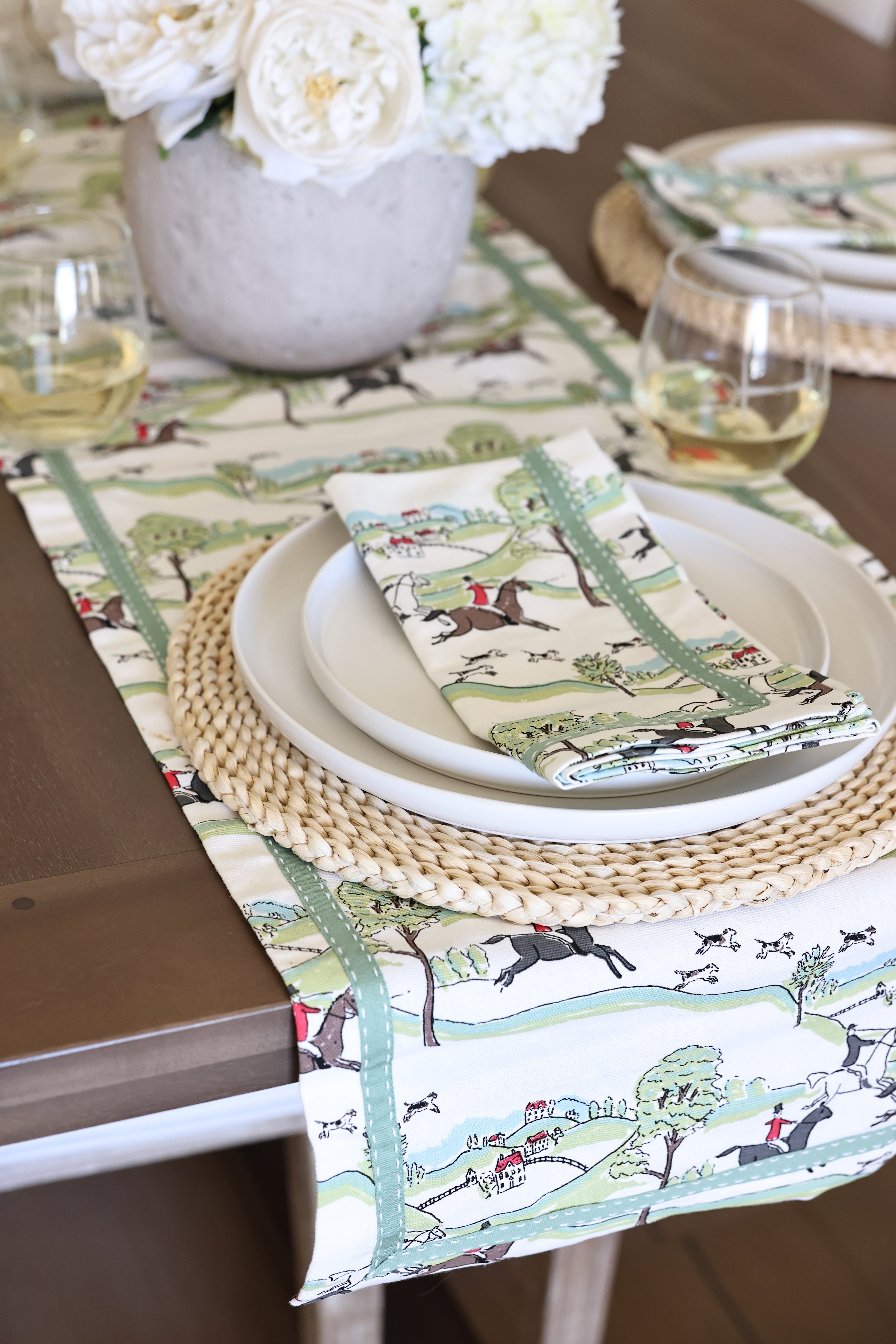 pomegranate inc stylish equestrian the hunt scene table runner