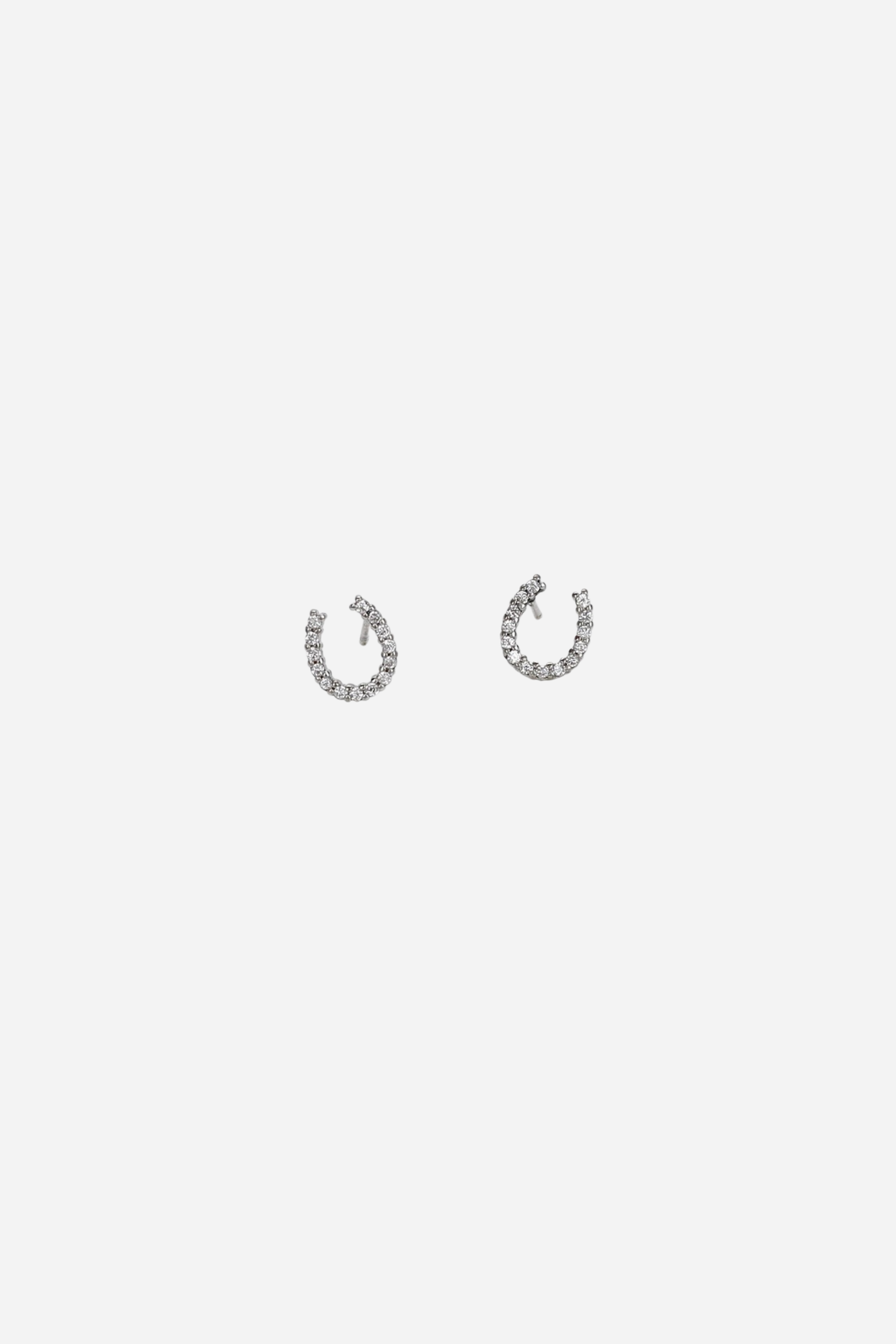 secrect box stylish equestrian equestrianista horseshoe stud earrings