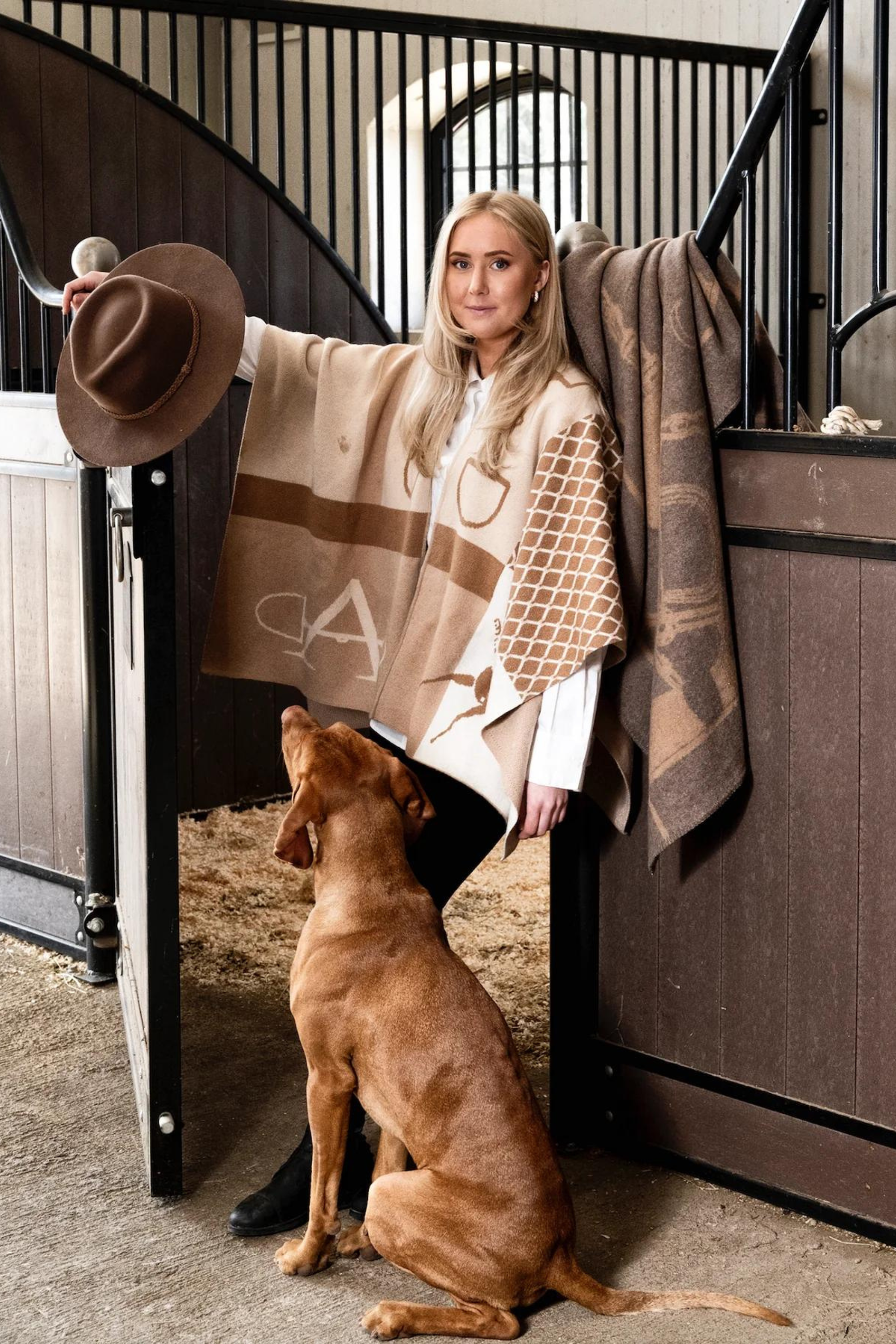 adamsbro stylish equestrian willow cashmere snaffle bit poncho camel